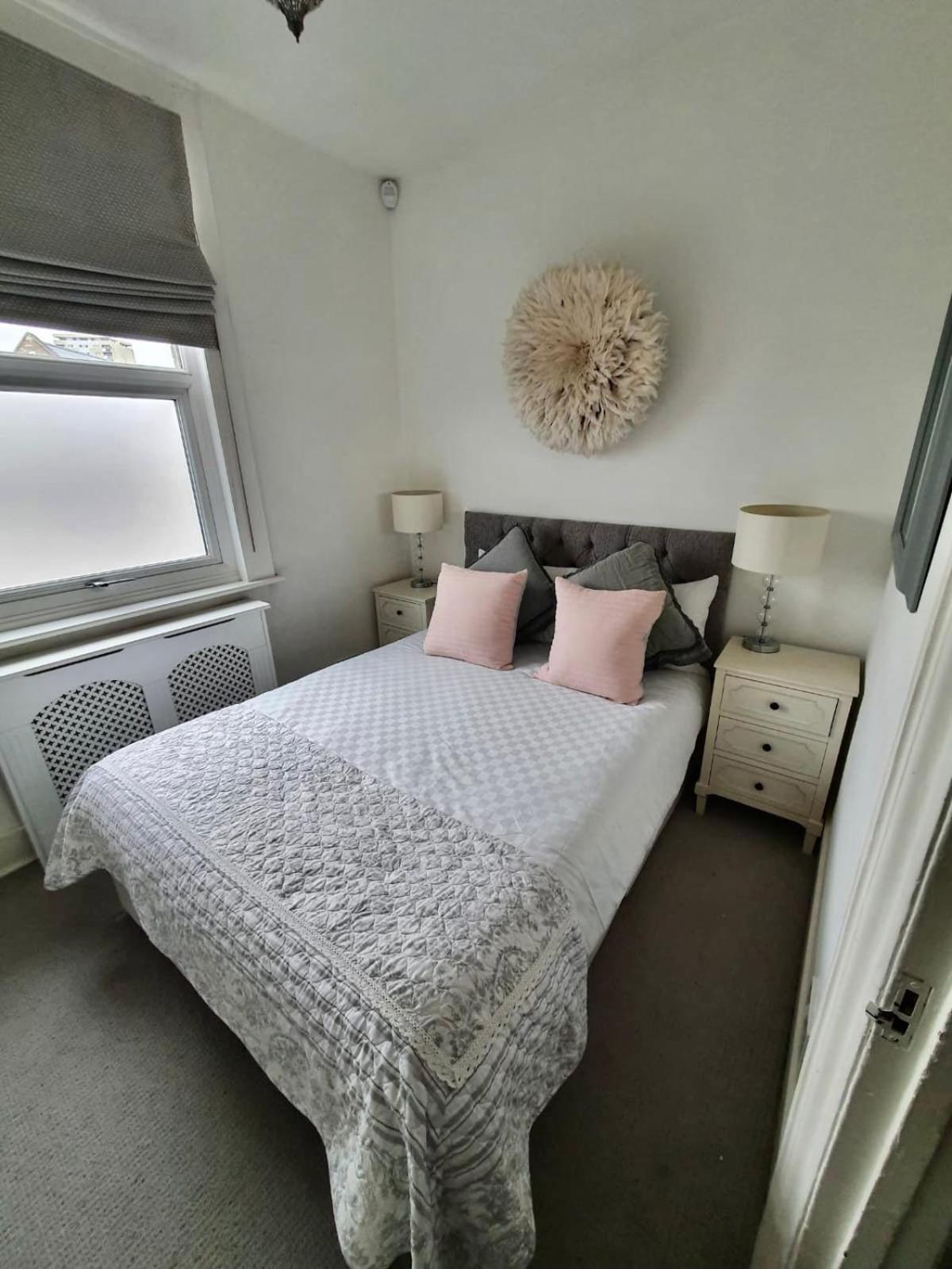 Elegant & Spacious 3 Bed Lägenhet London