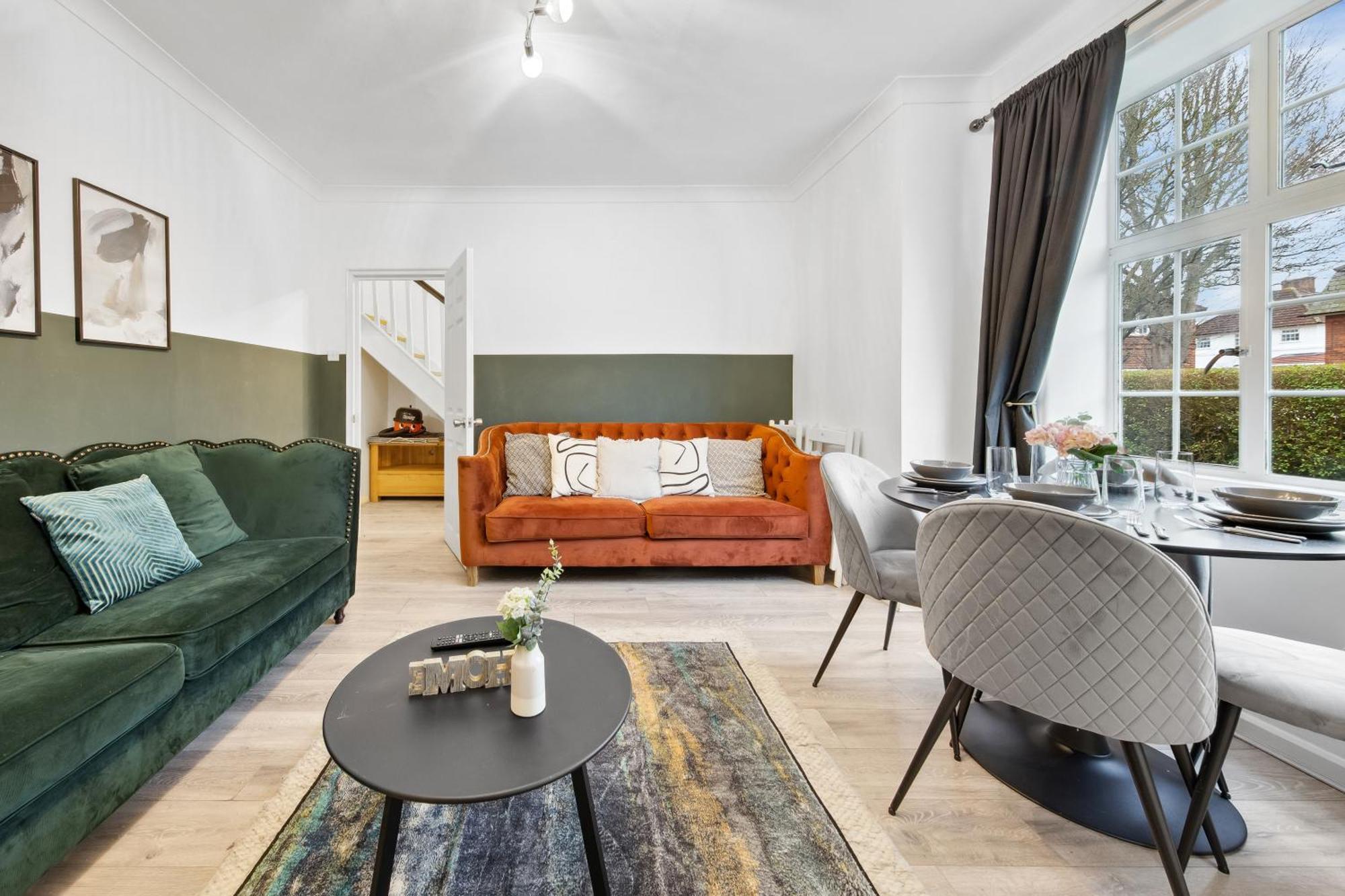 Ferienhaus Luxury Retreat - Sleeps 7 - Hot Tub - Jacuzzi *