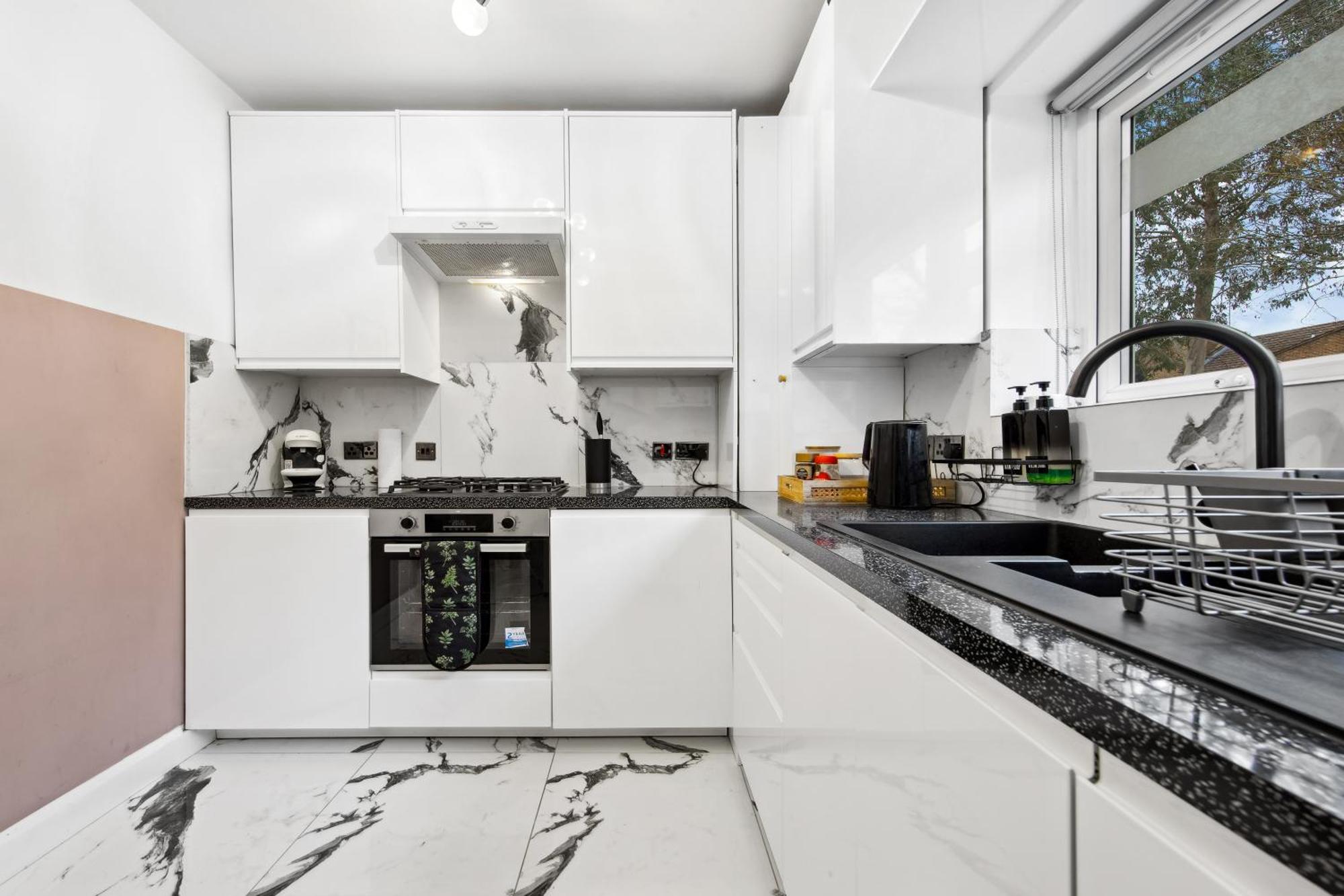 Luxury Retreat - Sleeps 7 - Hot Tub - Jacuzzi Ferienhaus London