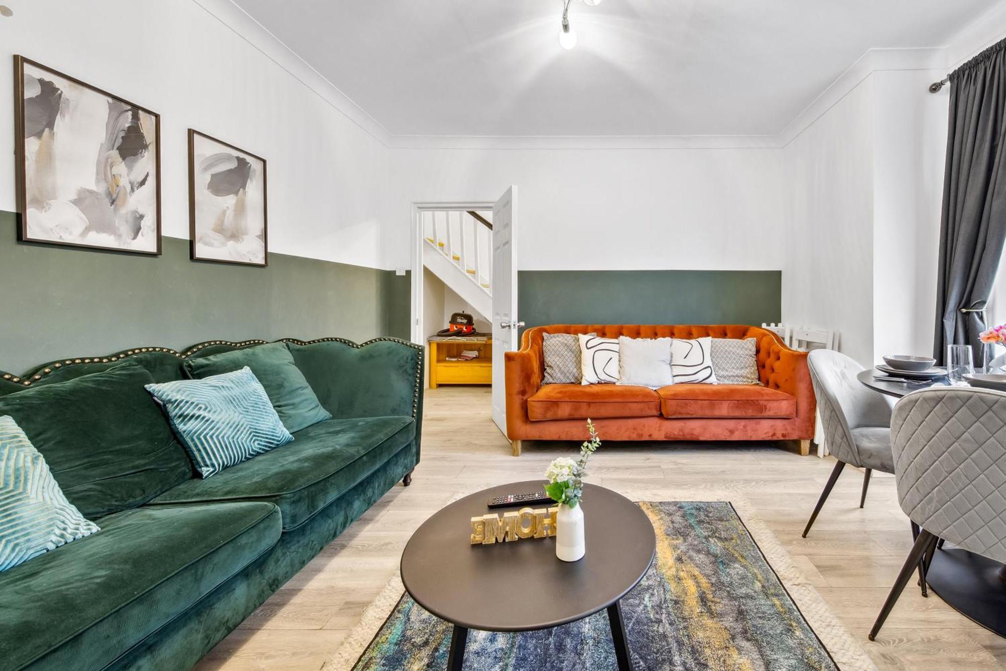 Luxury Retreat - Sleeps 7 - Hot Tub - Jacuzzi Ferienhaus London