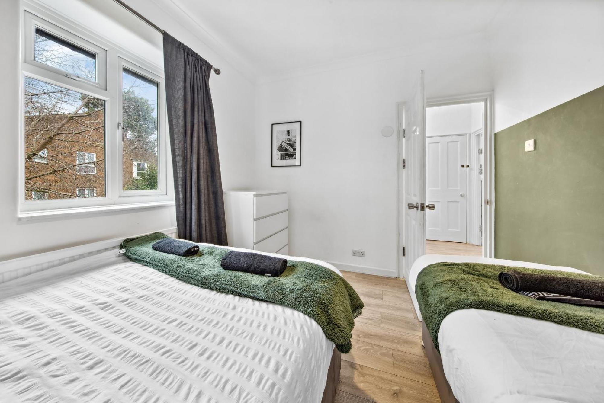 Ferienhaus Luxury Retreat - Sleeps 7 - Hot Tub - Jacuzzi London
