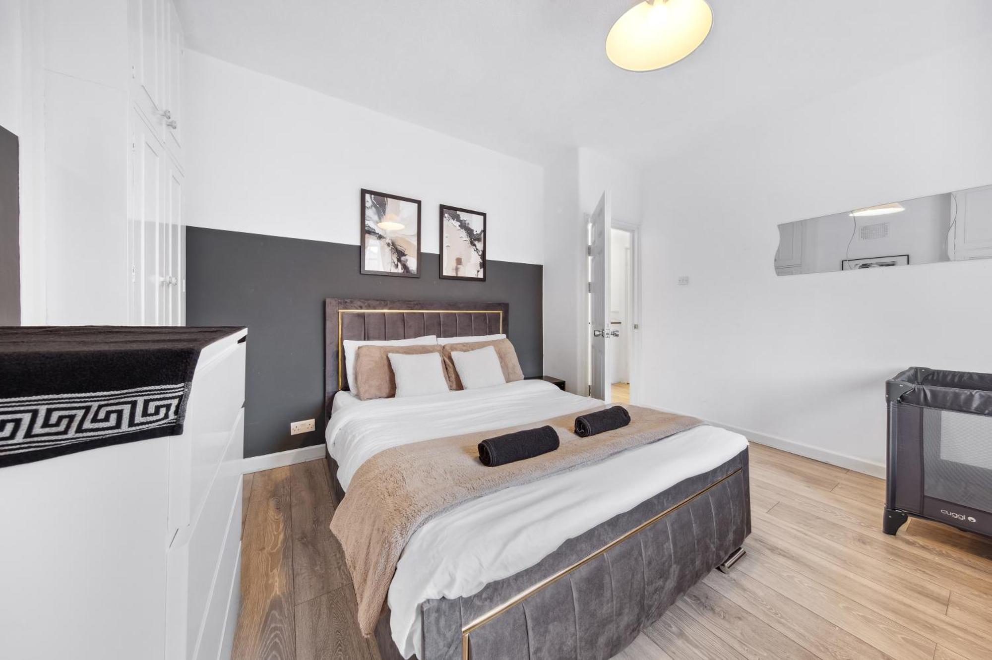 Ferienhaus Luxury Retreat - Sleeps 7 - Hot Tub - Jacuzzi London
