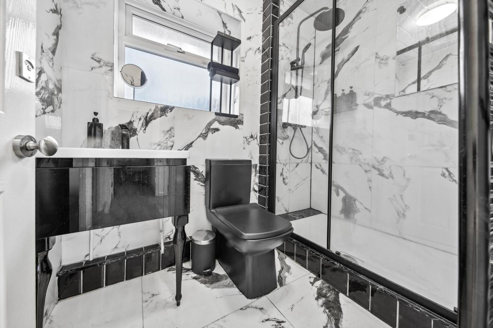 Luxury Retreat - Sleeps 7 - Hot Tub - Jacuzzi Ferienhaus London
