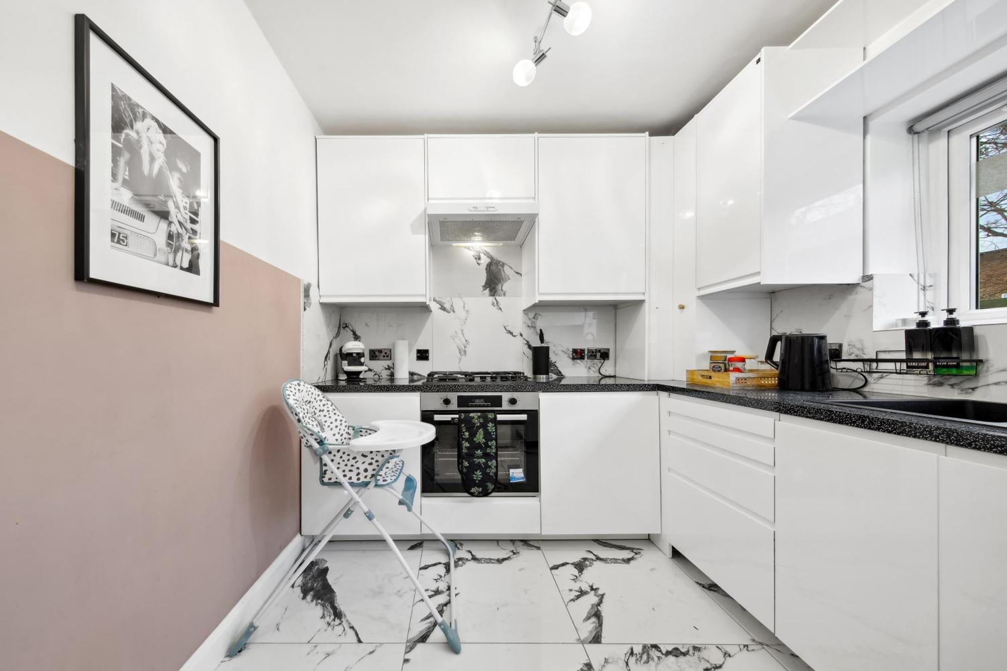Luxury Retreat - Sleeps 7 - Hot Tub - Jacuzzi Ferienhaus London