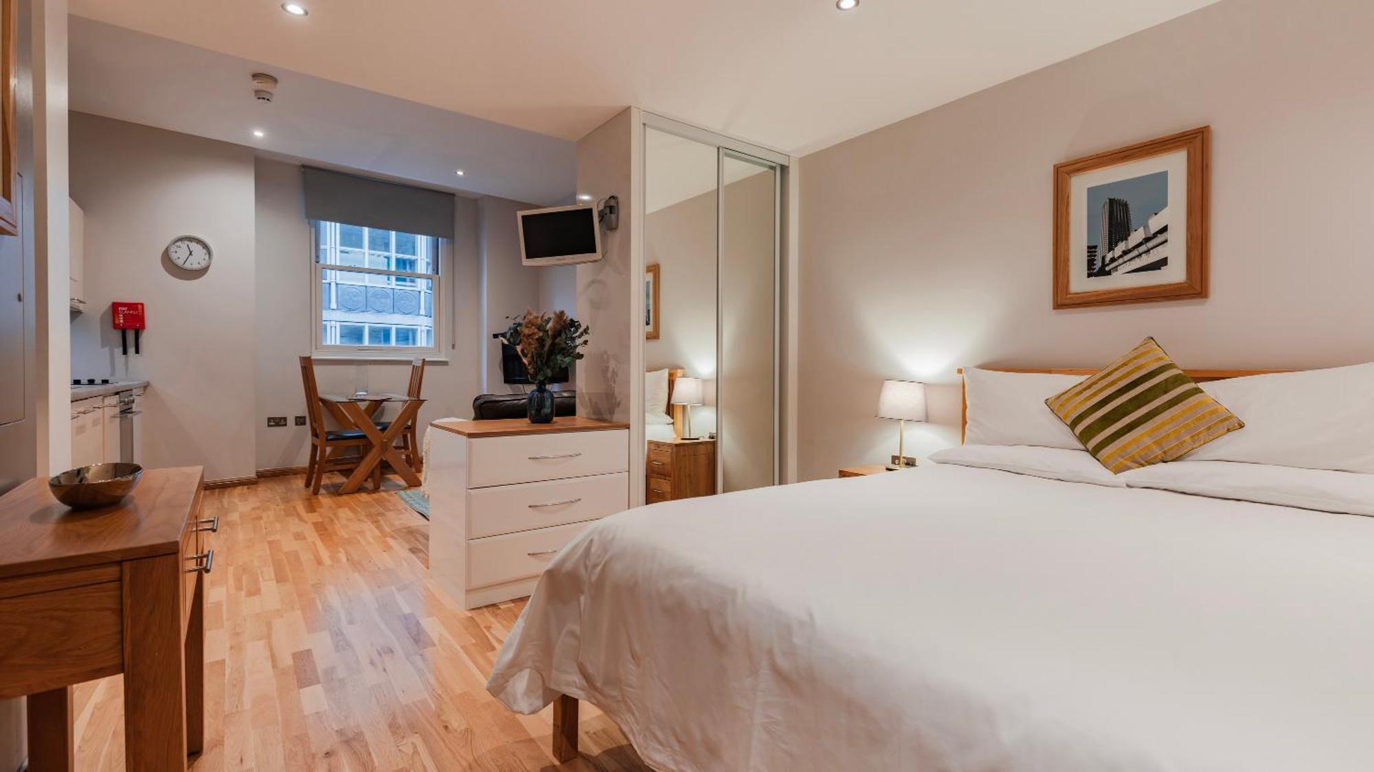 Cannon Street Serviced By Lovelystay * Londra