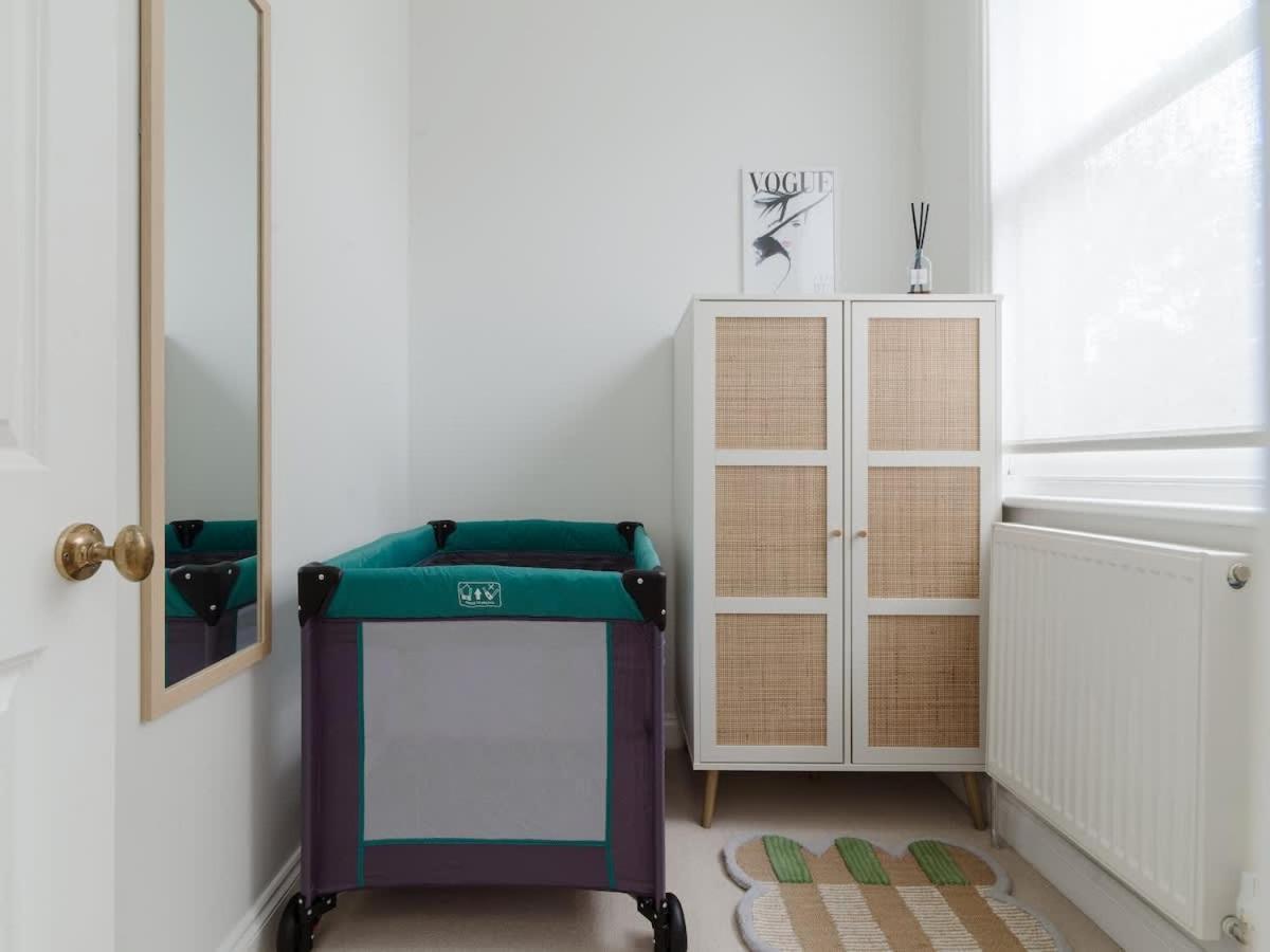 Holiday home Newly Refurbished House Sleeps 5 London
