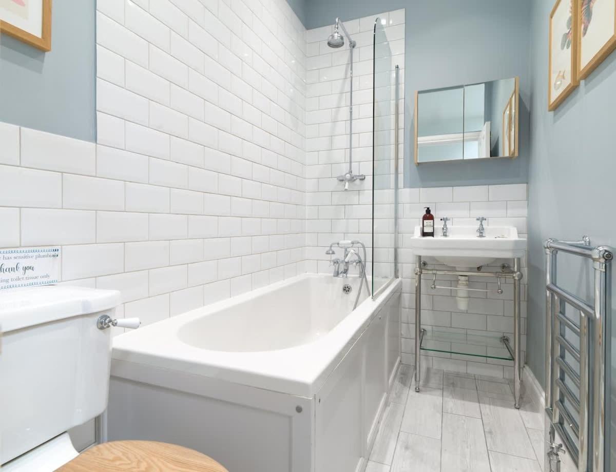 Newly Refurbished House Sleeps 5 Holiday home London