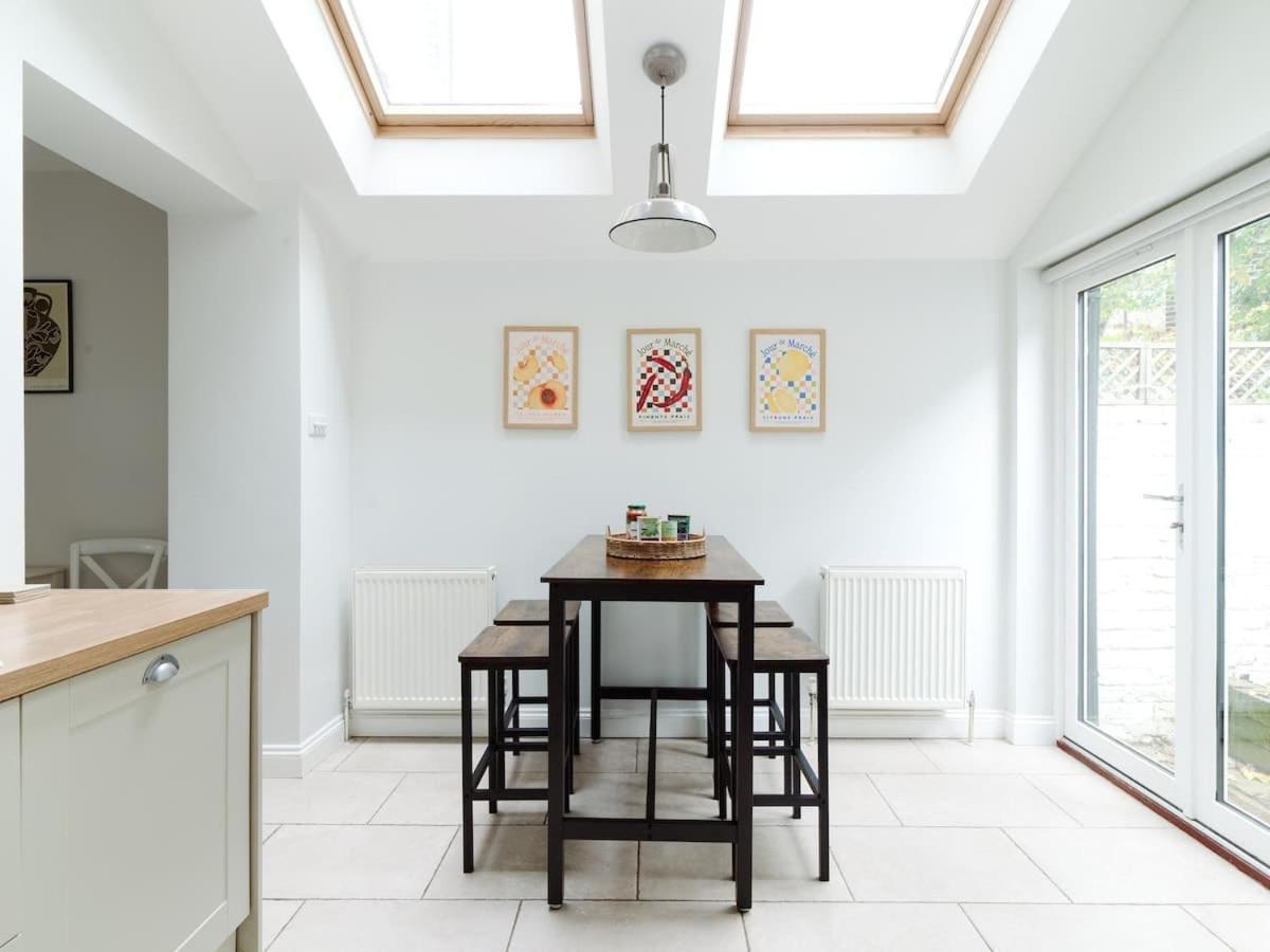 Newly Refurbished House Sleeps 5
