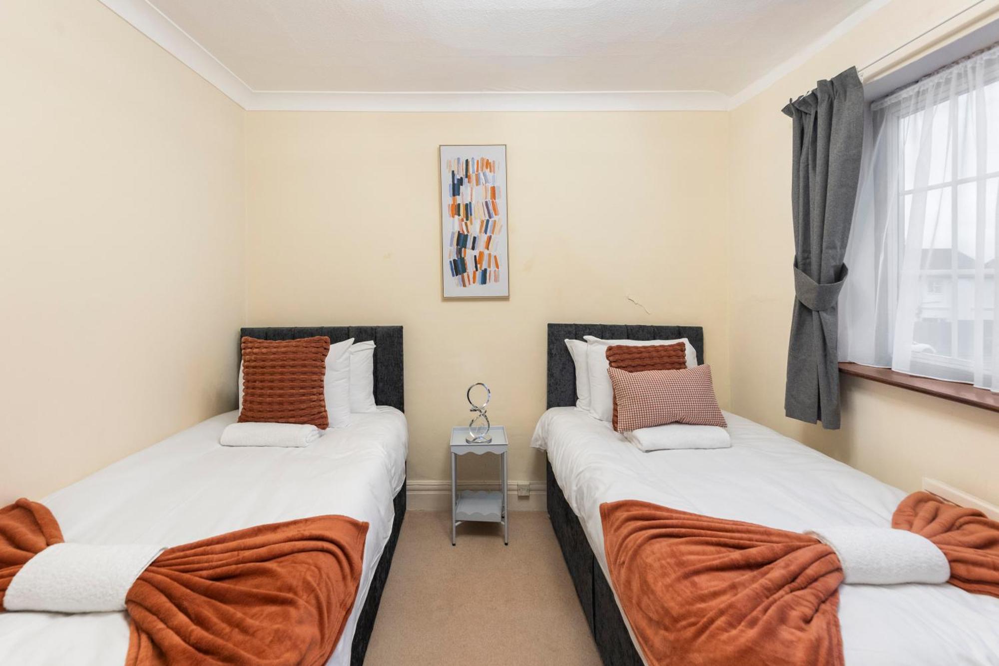 Ferienhaus Spacious 4 Bedroom House London