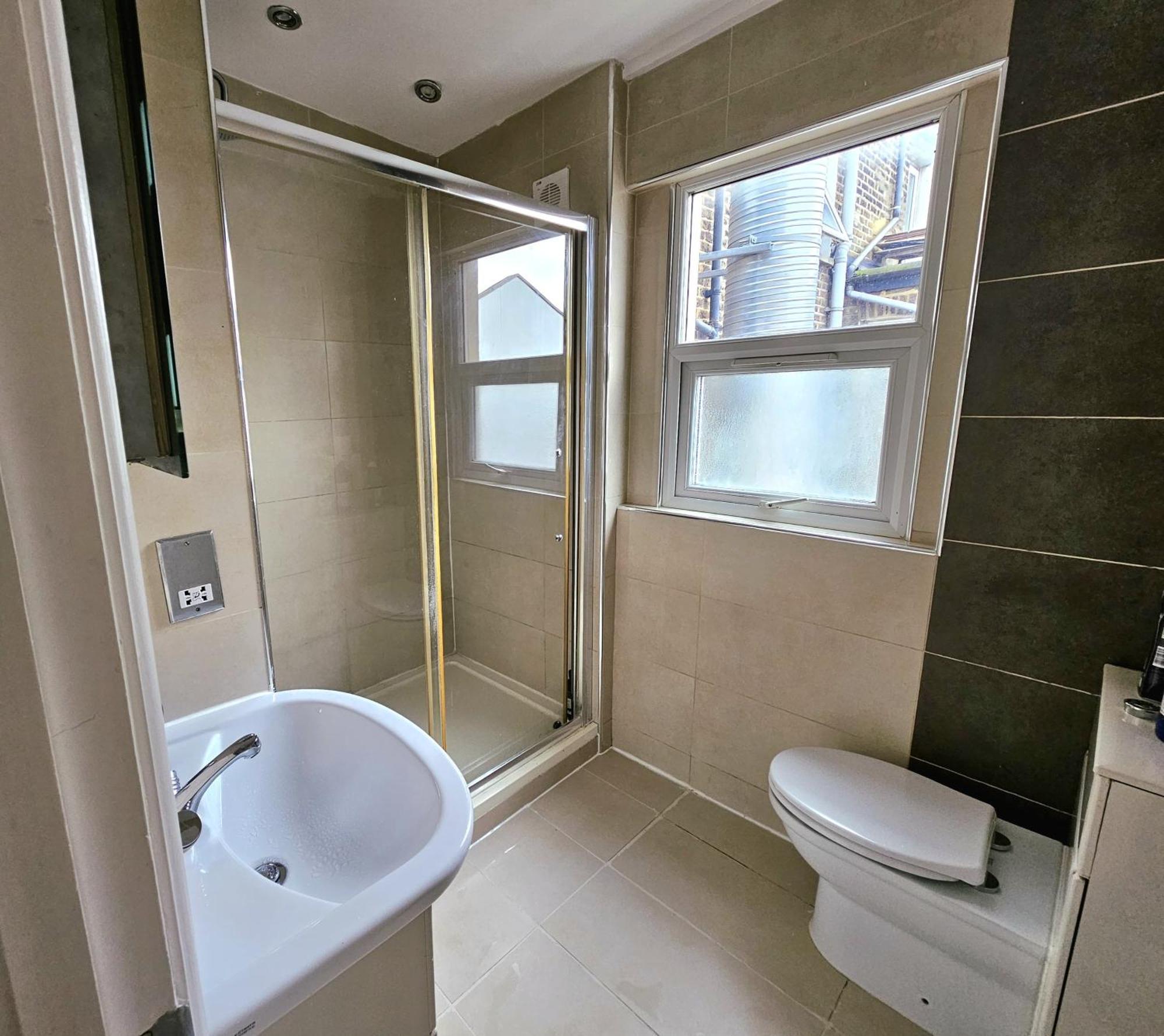 Elegant Spacious In London