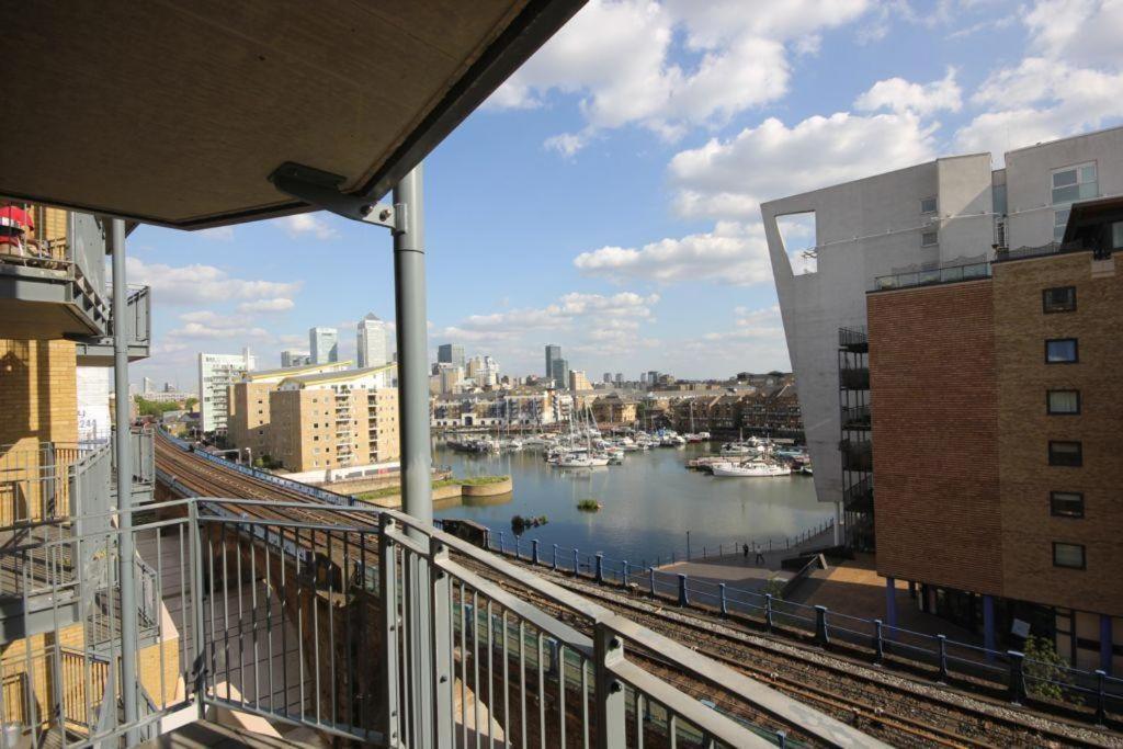 Apartment Londwell, & Limehouse Balcony Flat - Skyline Views