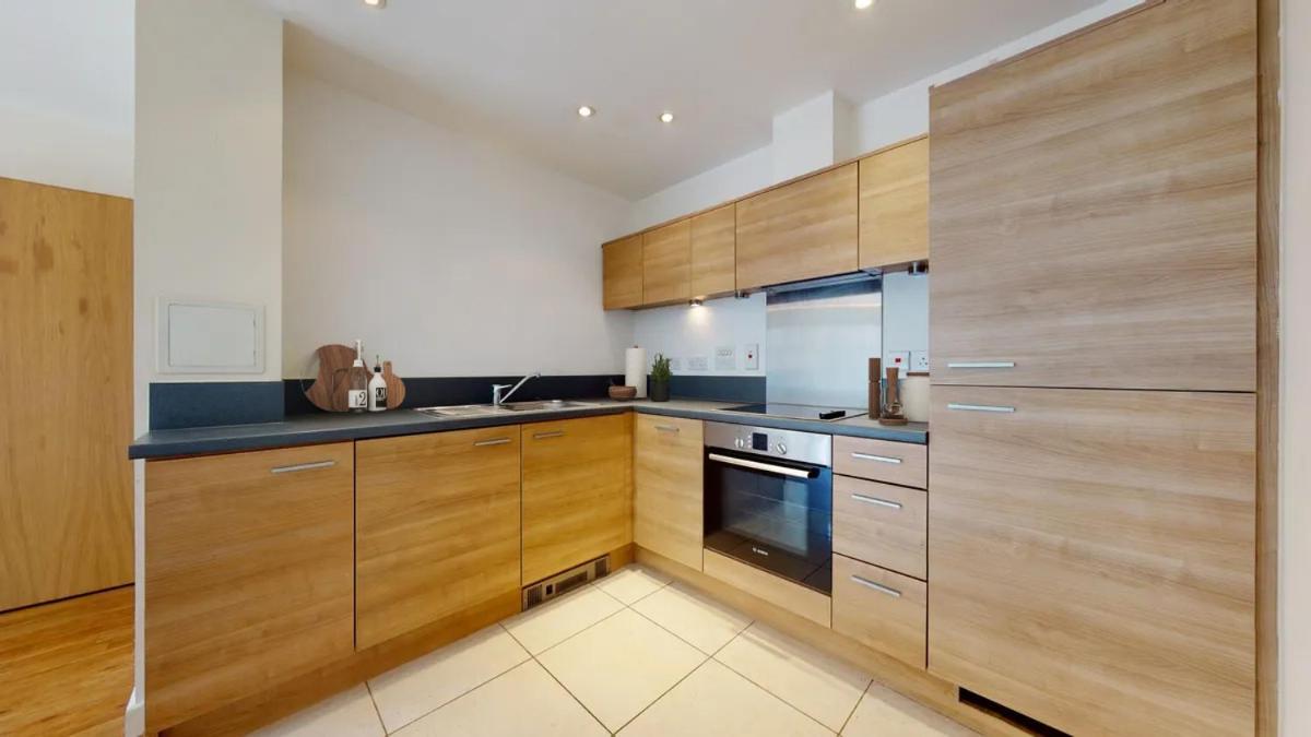 Londwell, & Limehouse Balcony Flat - Skyline Views London