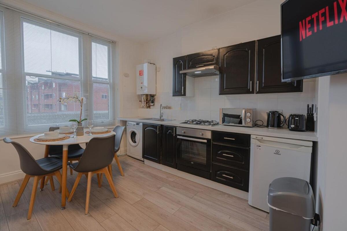 Apartment Comfy 1 Bed Flat In Sleeps 3 *
