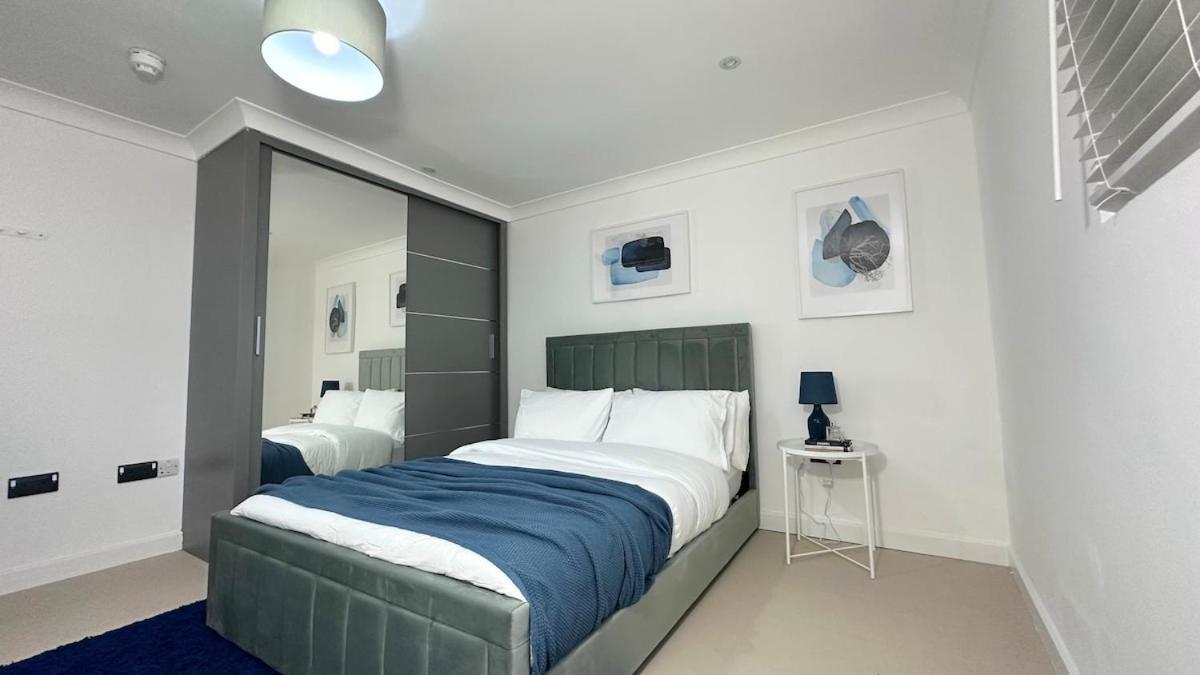 Cosy 2 Bedroom Modern * London