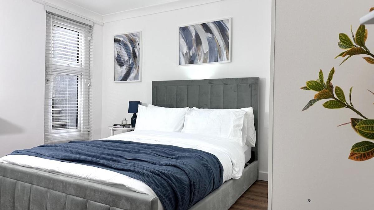 Cosy 2 Bedroom Modern Apartment *