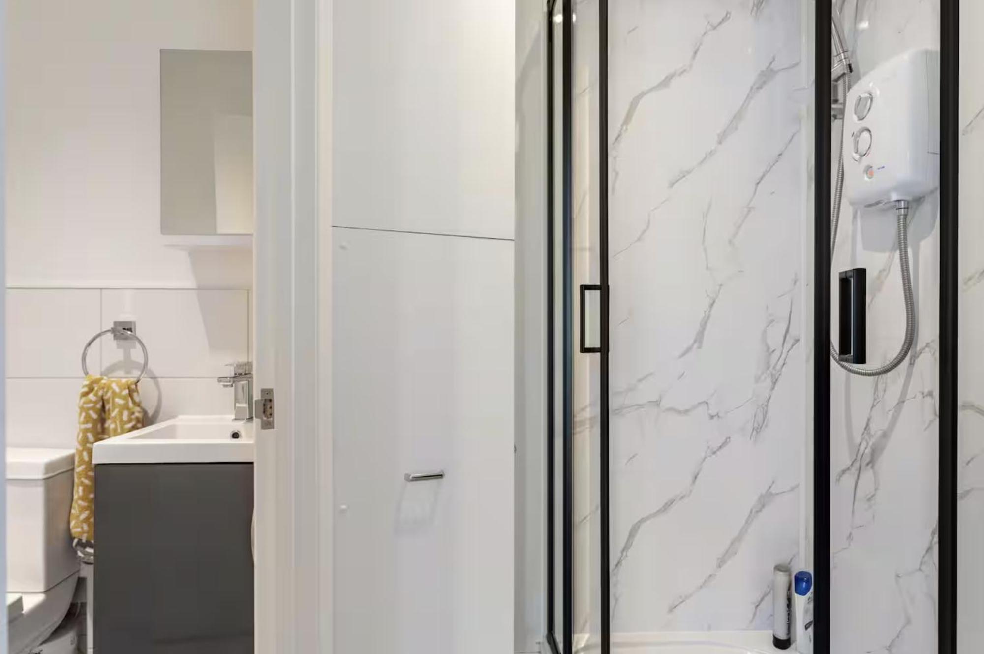 In East Barnet Village Apartment