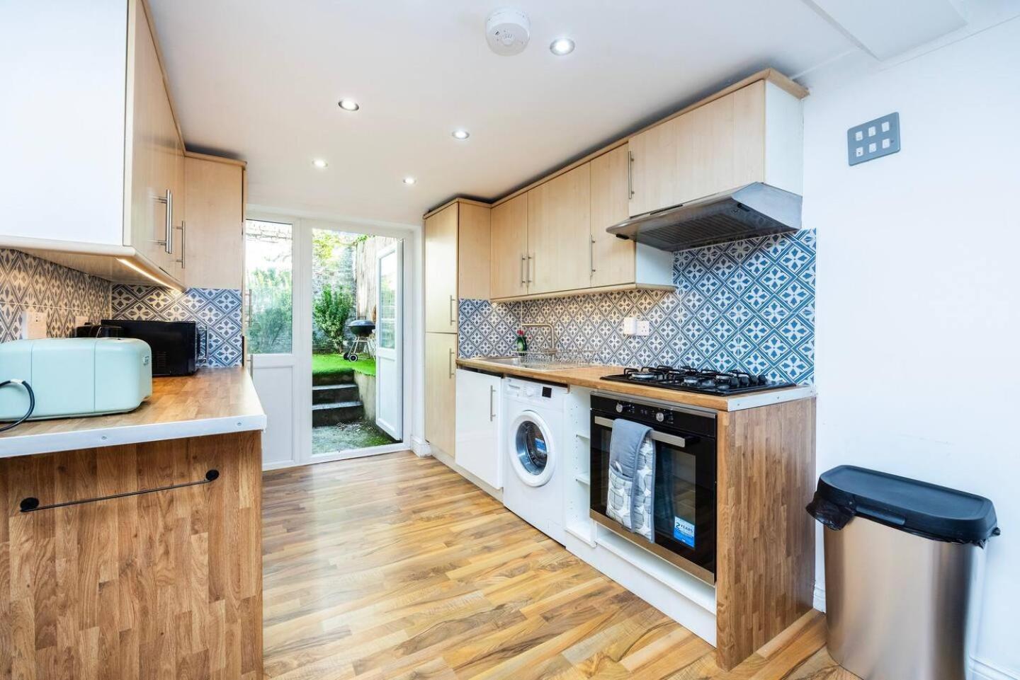 Modern - 5 Mins To Whitechapel Station Semesterbostad