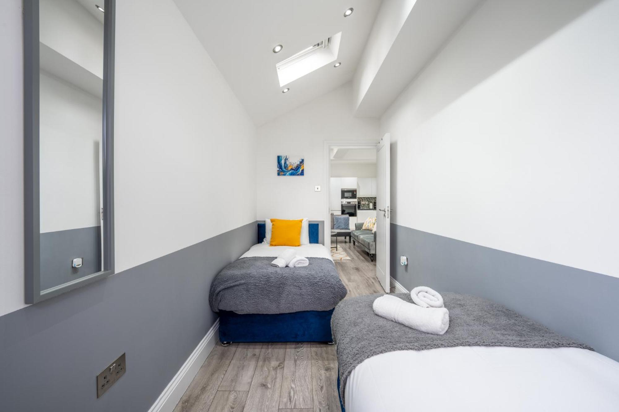 Spacious & Comfortable 3-bedroom Retreat In Nw10 Semesterbostad