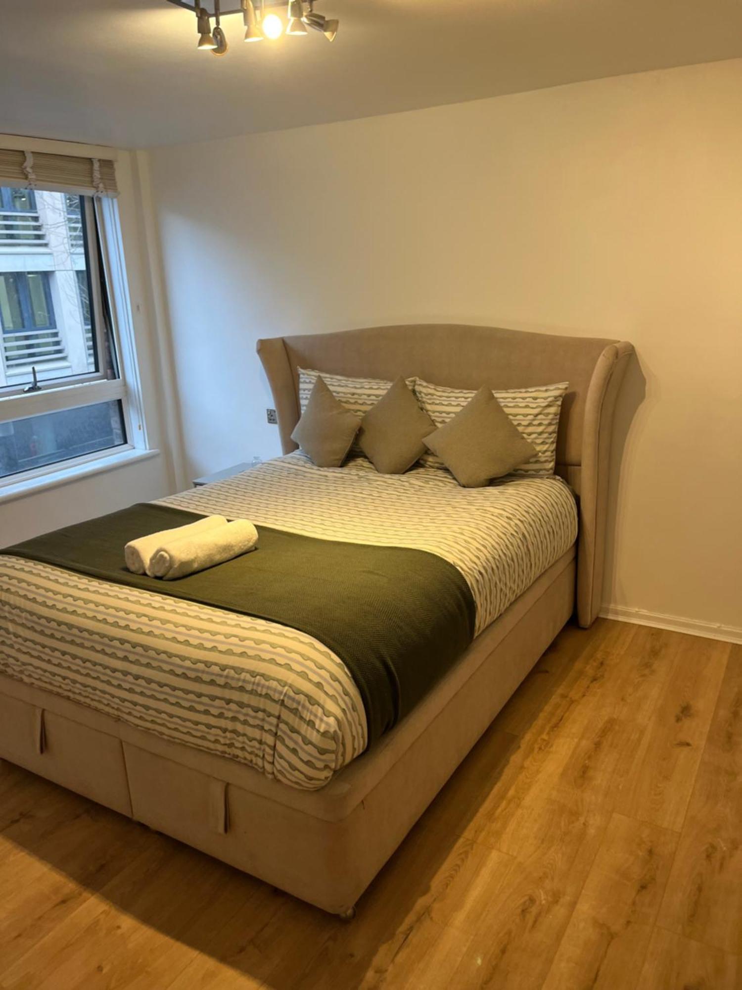 Apartment Facing Covent Garden Station