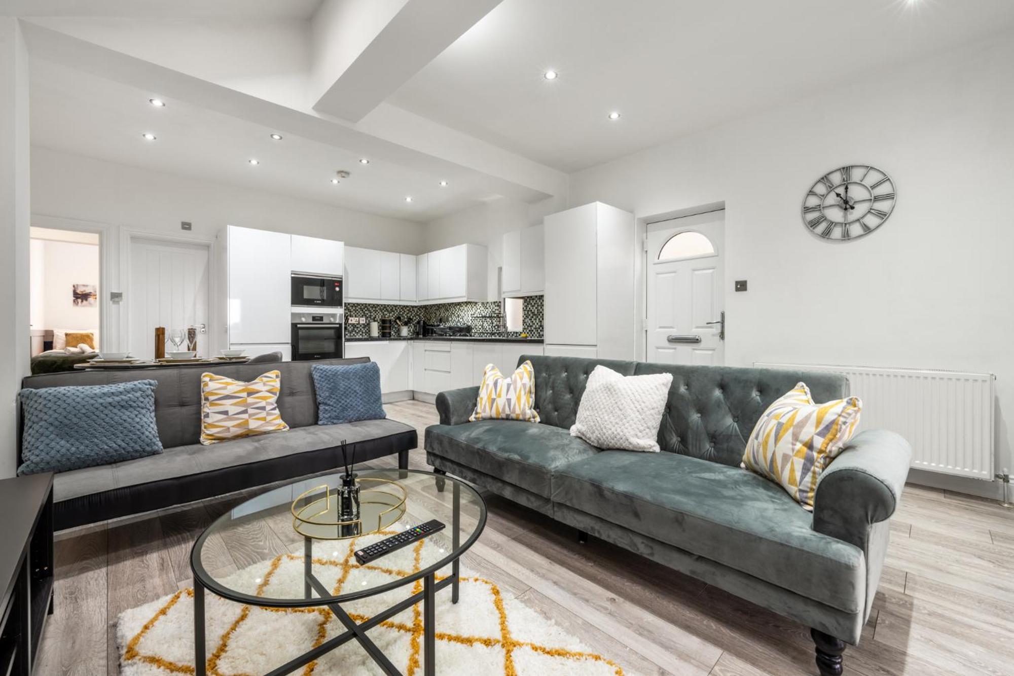 Semesterbostad Spacious & Comfortable 3-bedroom Retreat In Nw10 *