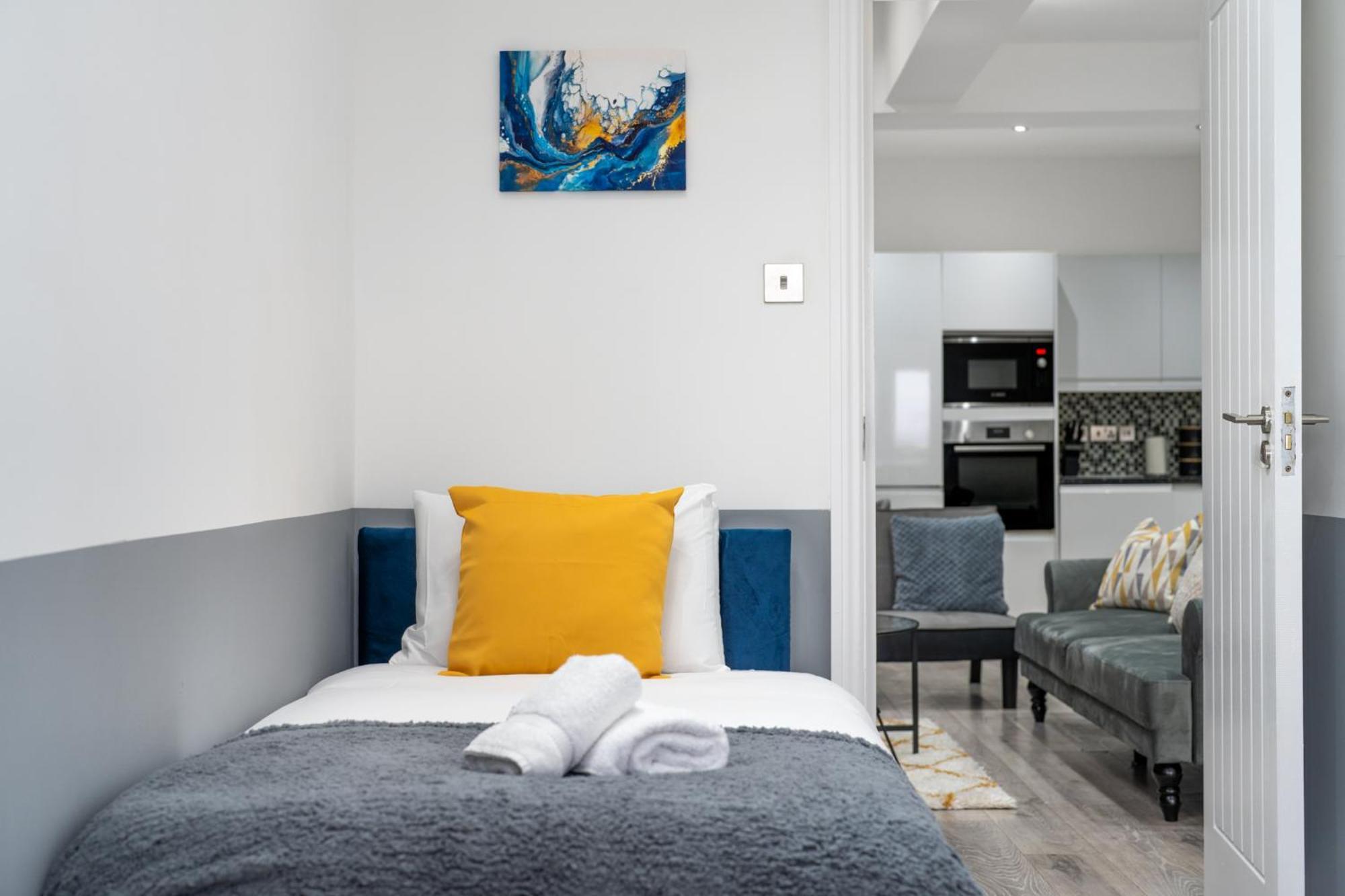 Semesterbostad Spacious & Comfortable 3-bedroom Retreat In Nw10