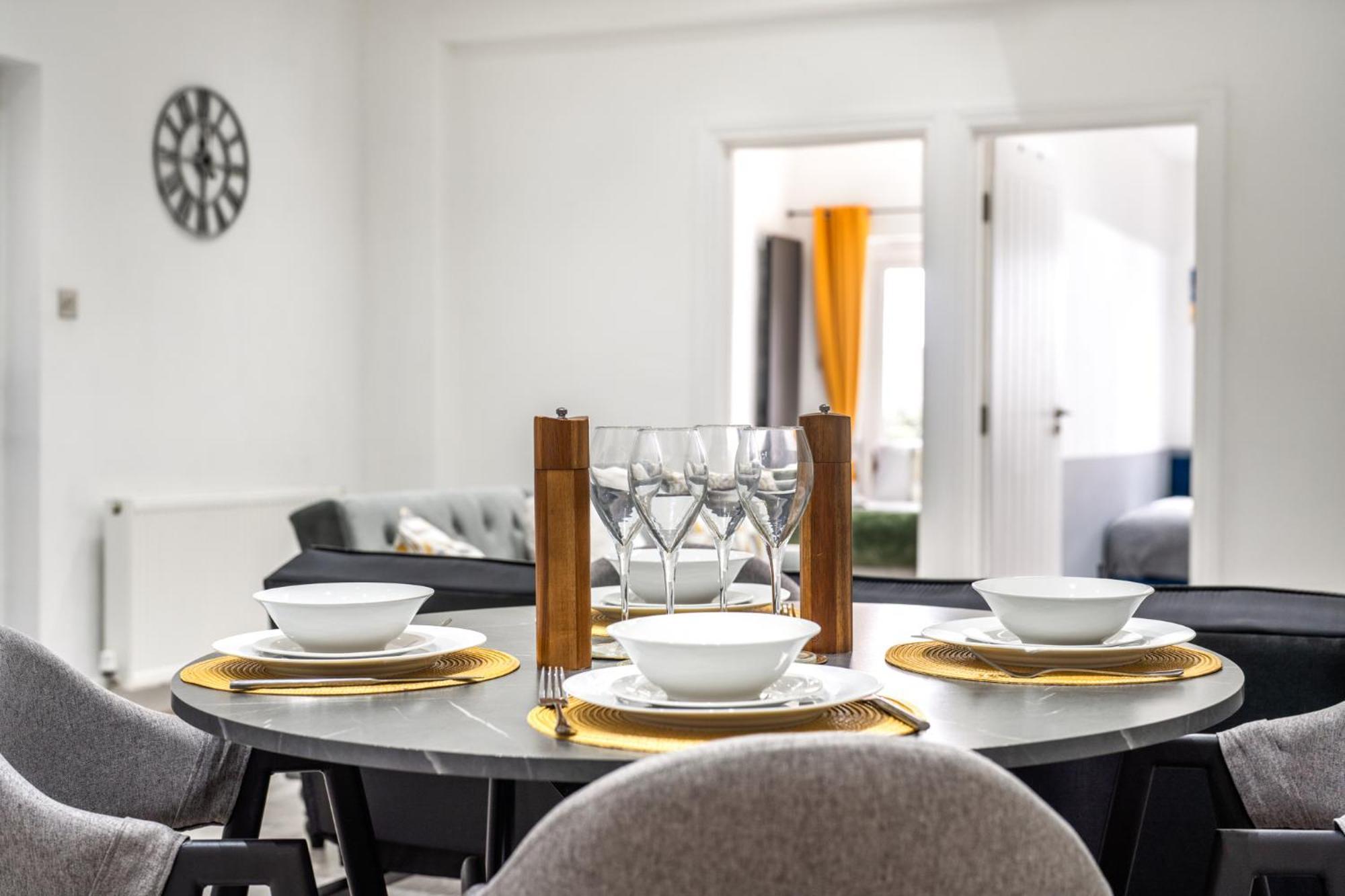 Semesterbostad Spacious & Comfortable 3-bedroom Retreat In Nw10 London