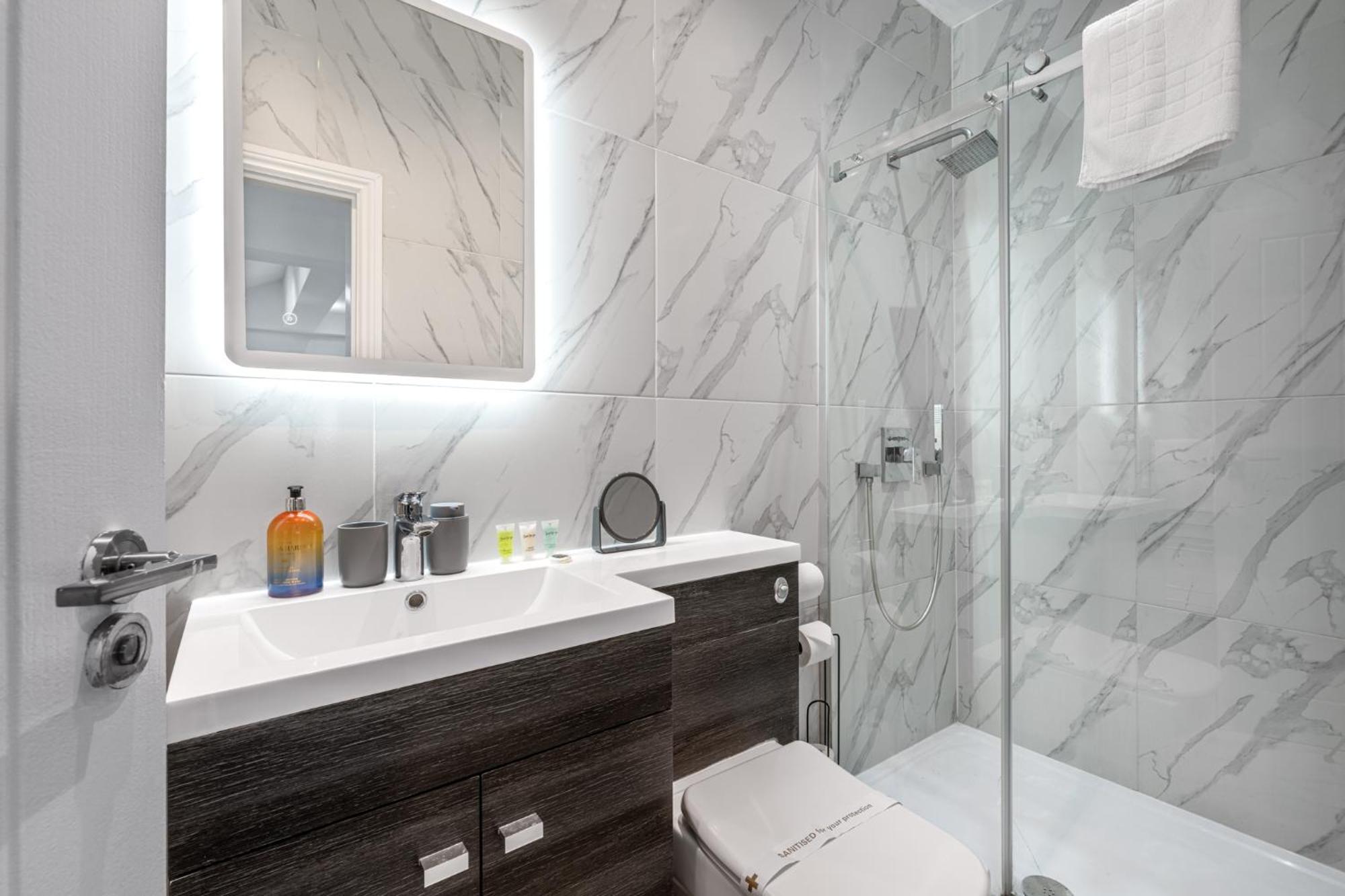 Spacious & Comfortable 3-bedroom Retreat In Nw10 Semesterbostad *