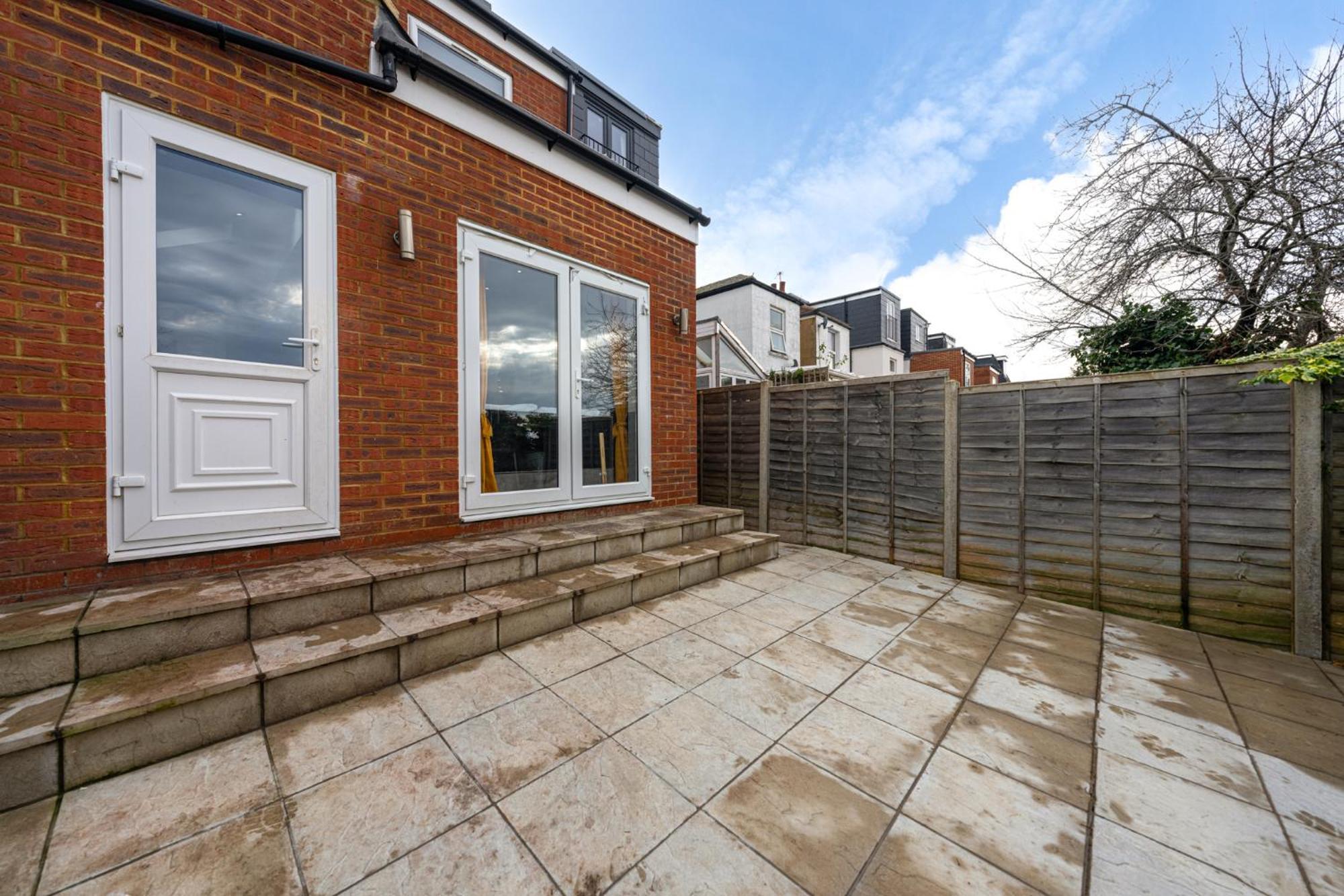 Spacious & Comfortable 3-bedroom Retreat In Nw10 Semesterbostad London