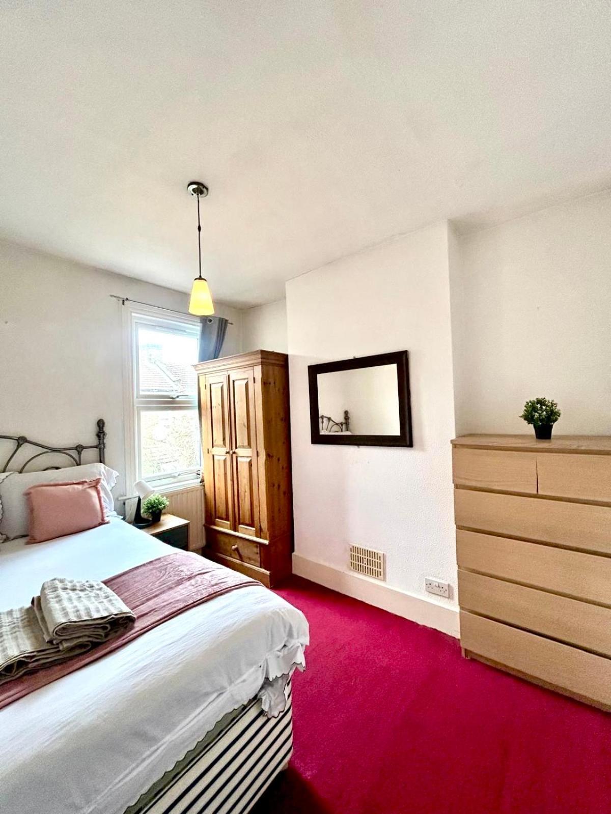 Stunning 2bedroom House With Backyard In Stratford Appartamento Londra
