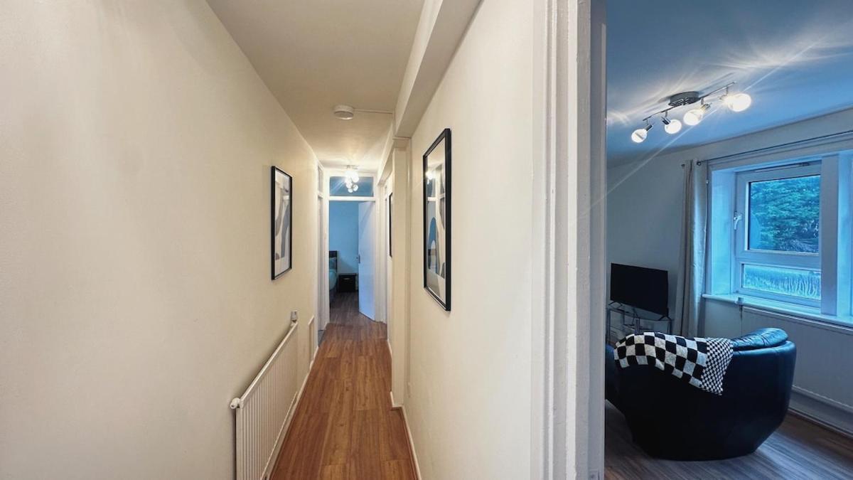 New Large 2 Bed Flat In Lägenhet *