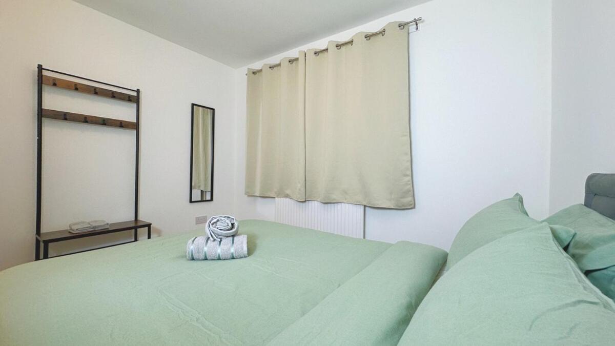 New Large 2 Bed Flat In Lägenhet *