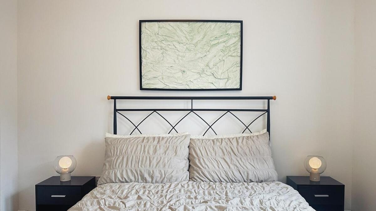 New Large 2 Bed Flat In Lägenhet London