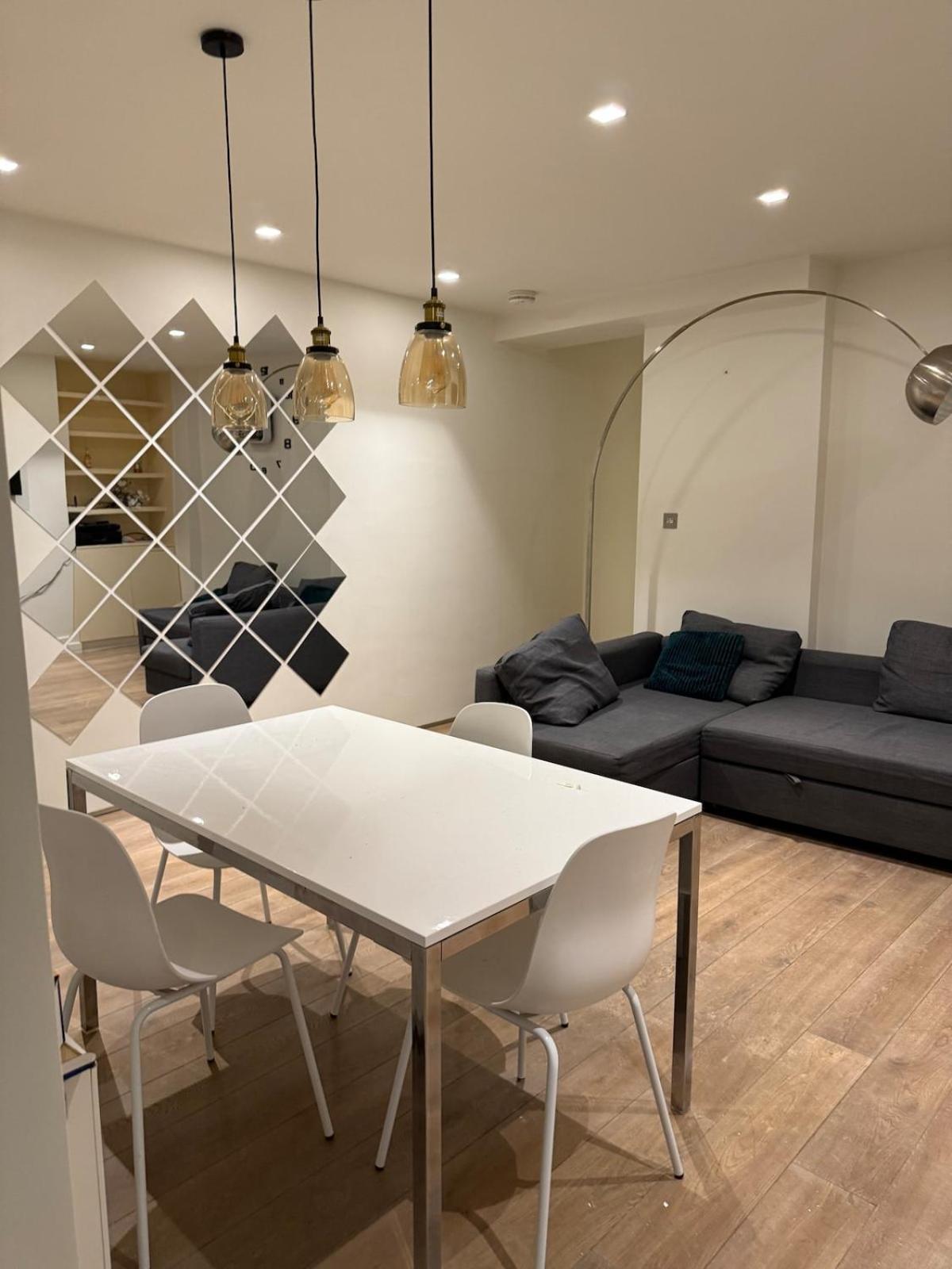2br,2br Flat In Earls Court, Kensington Apartment London