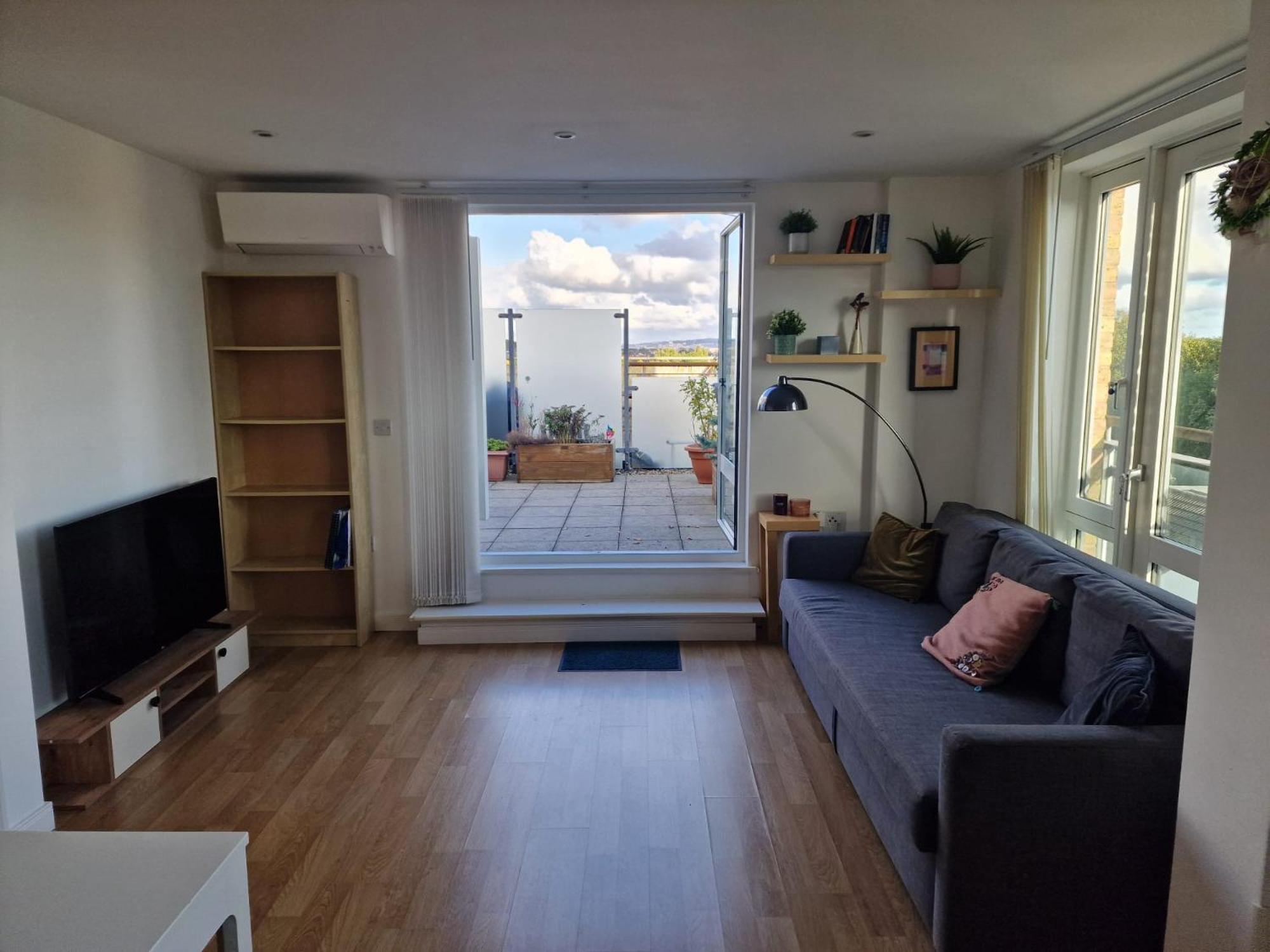 1 Bed Flat At Forest Hill Station Lejlighed