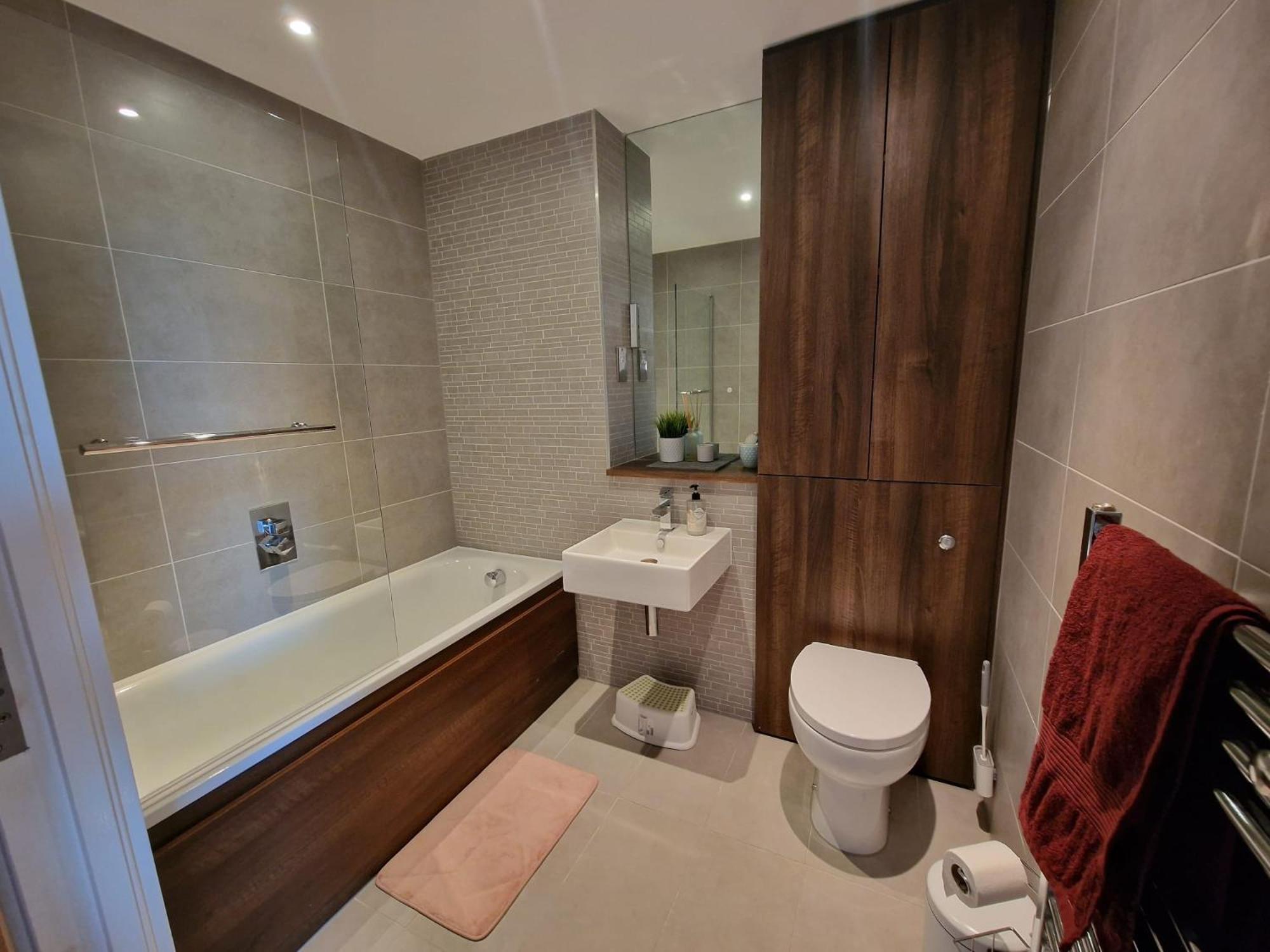 1 Bed Flat At Forest Hill Station Lejlighed