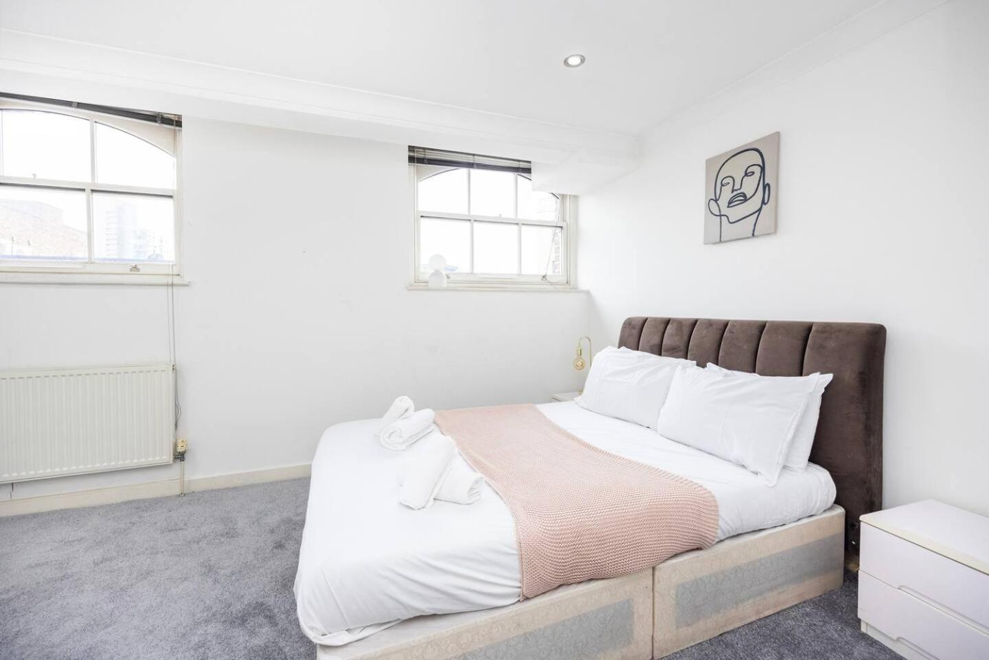Chic Steps From Liverpool Street Semesterbostad London