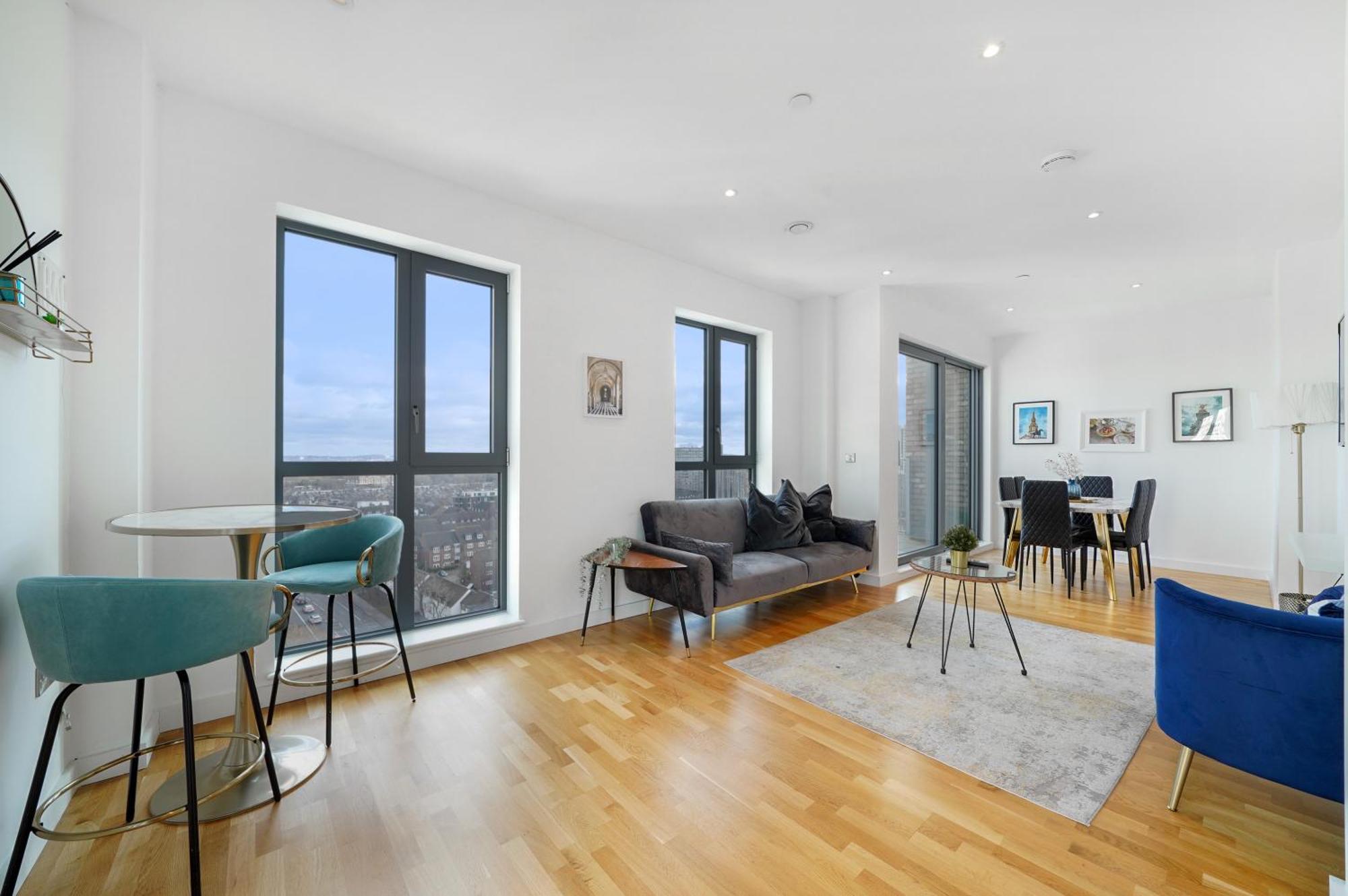 Chic 3-bedroom Flat With Private Balcony In Battersea Apartment London