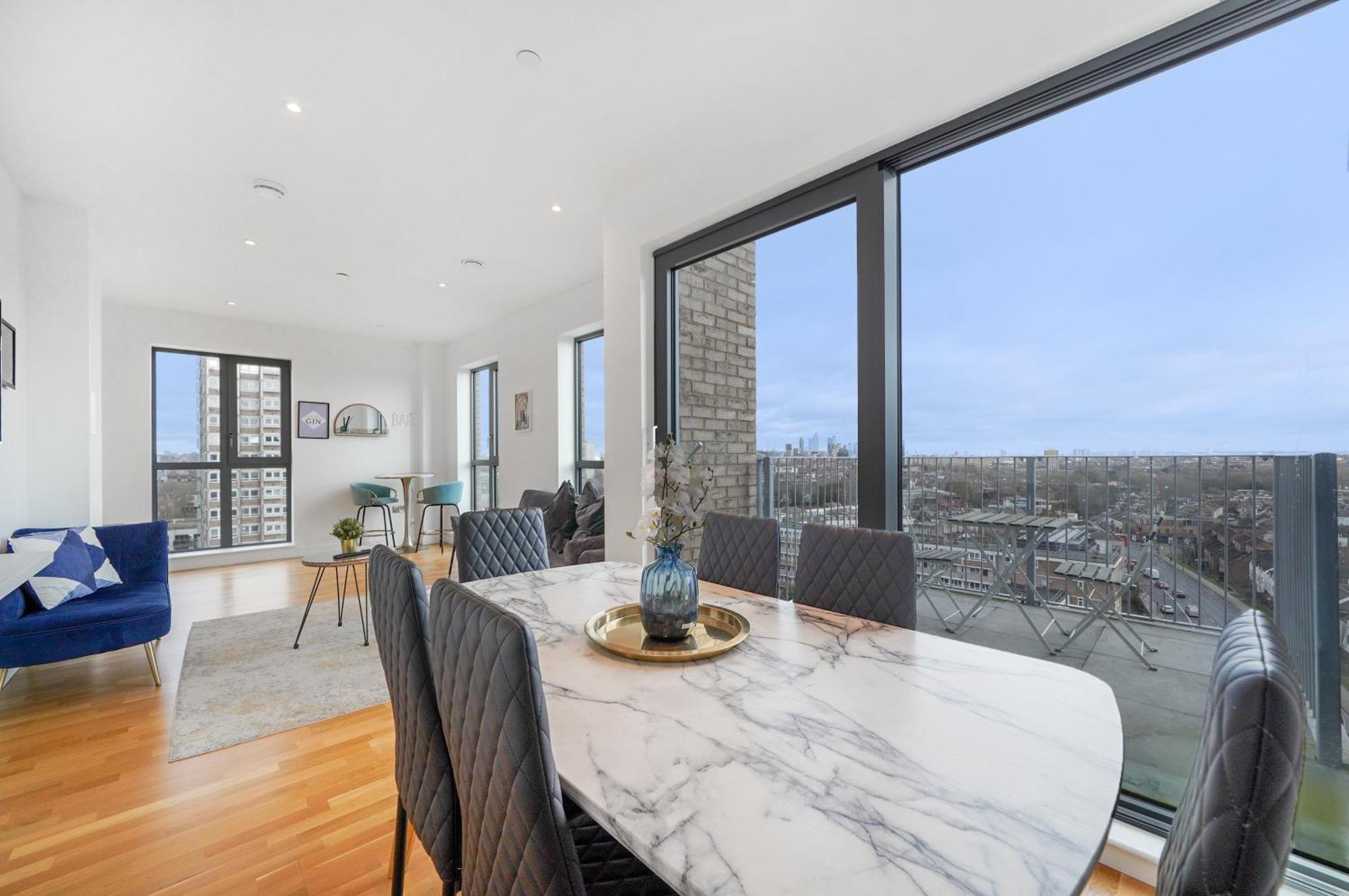 Apartment Chic 3-bedroom Flat With Private Balcony In Battersea *