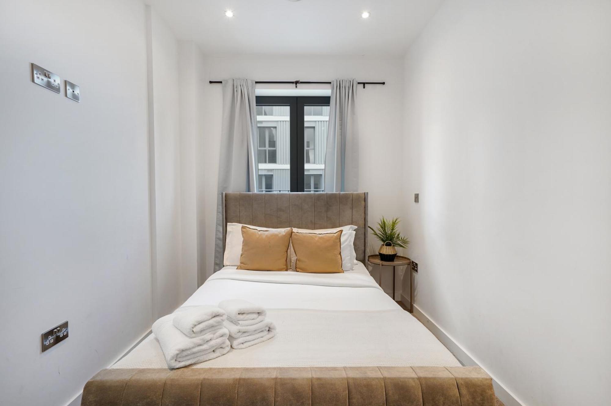 Chic 3-bedroom Flat With Private Balcony In Battersea Apartment London