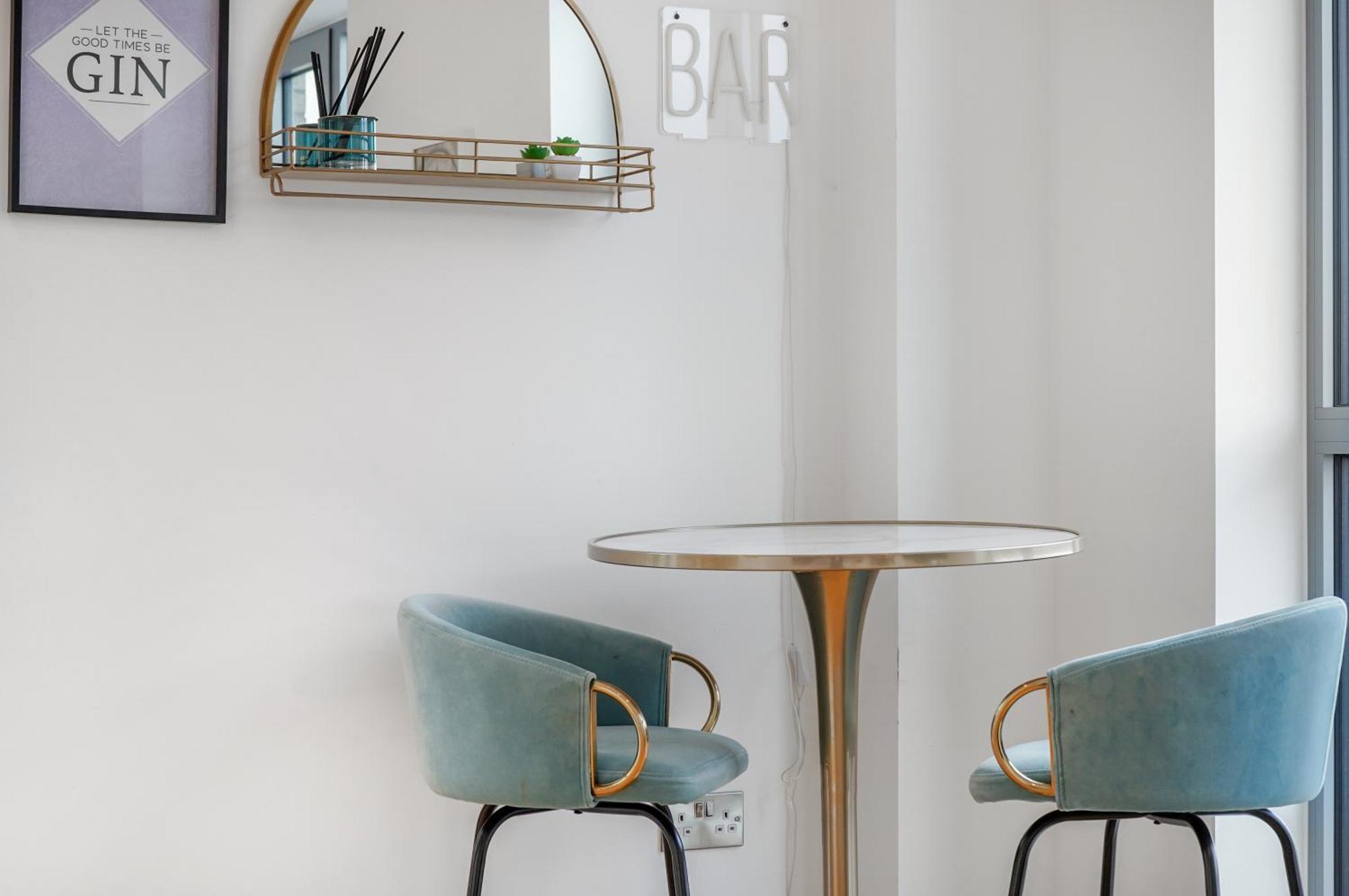 Apartment Chic 3-bedroom Flat With Private Balcony In Battersea London
