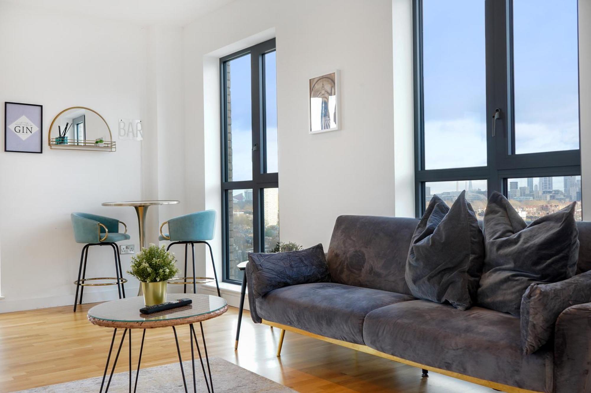 Chic 3-bedroom Flat With Private Balcony In Battersea Apartment London
