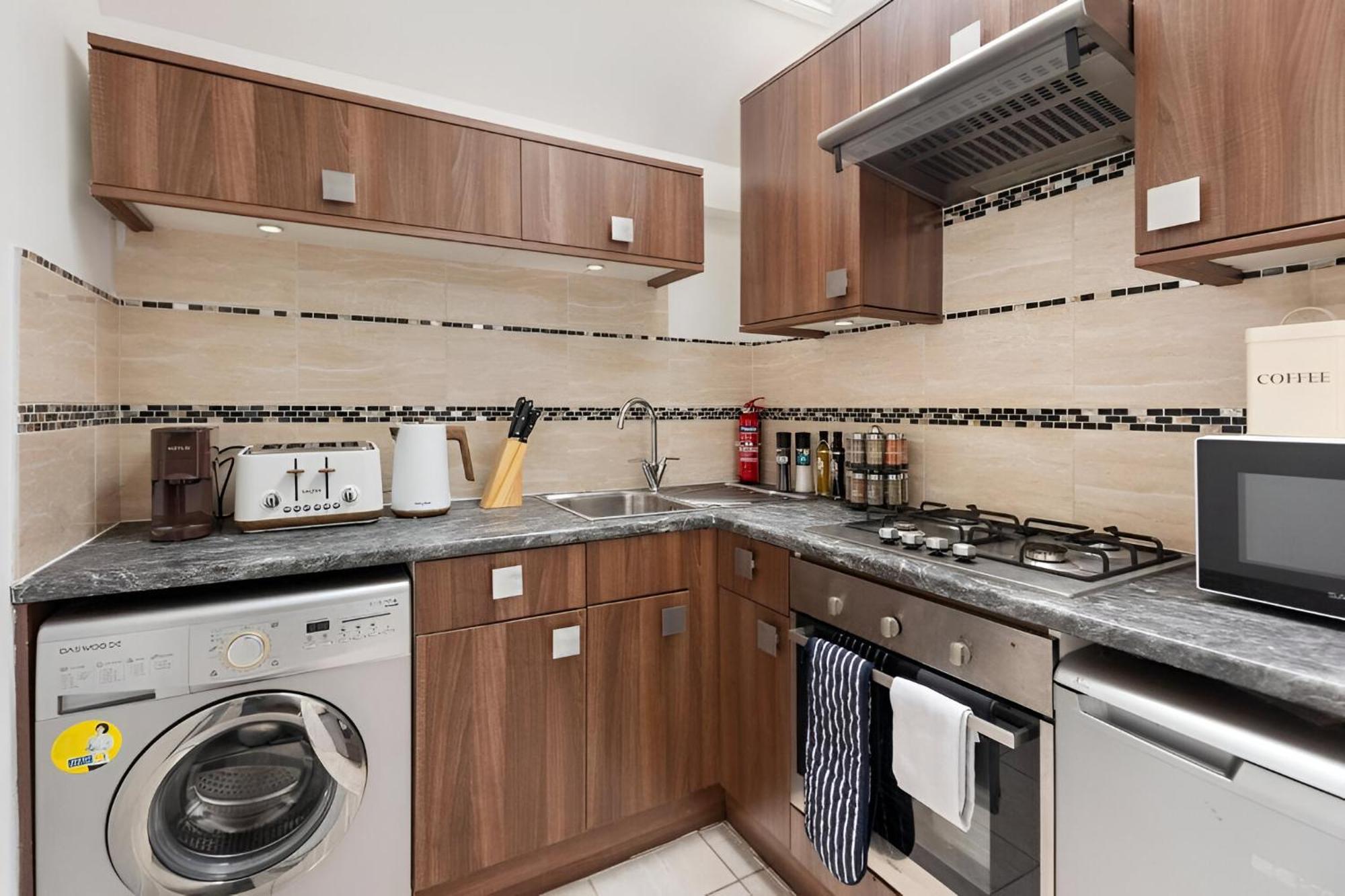 Urban Vibes, Modern 2br Flat In Prime Spot Appartement Londen