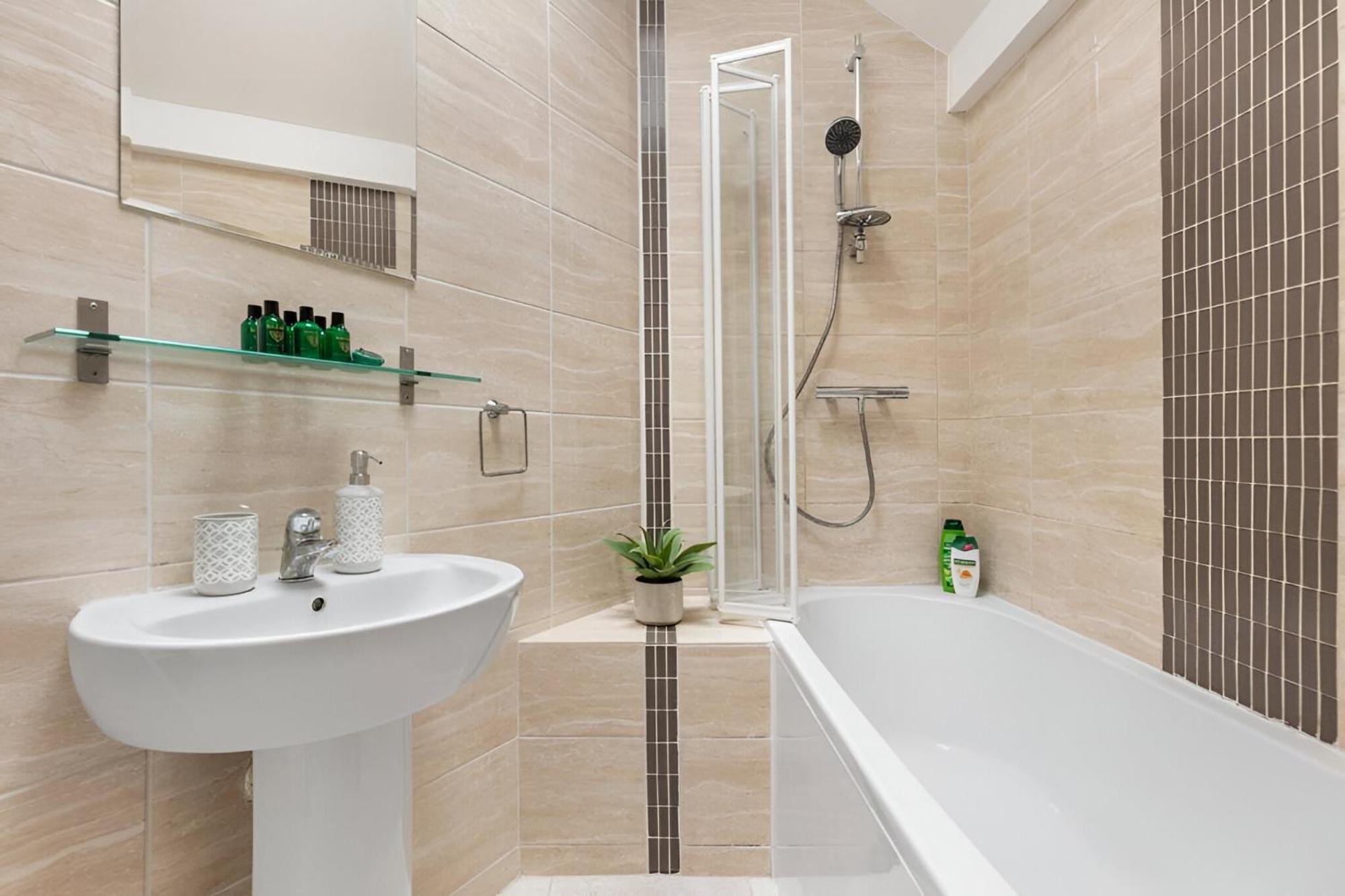 Urban Vibes, Modern 2br Flat In Prime Spot Appartement Londen