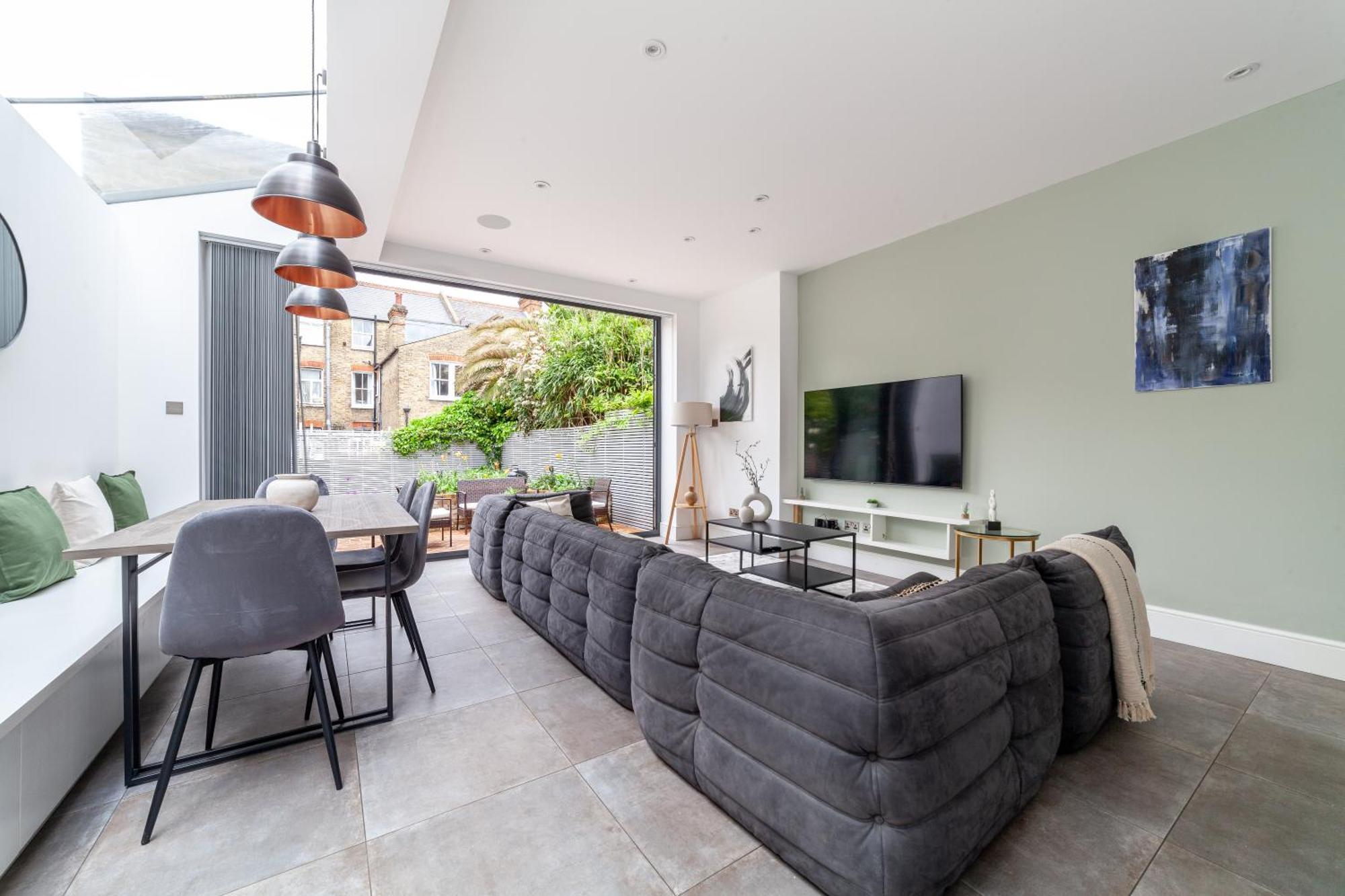 Sophisticated House In Clapham Apartment