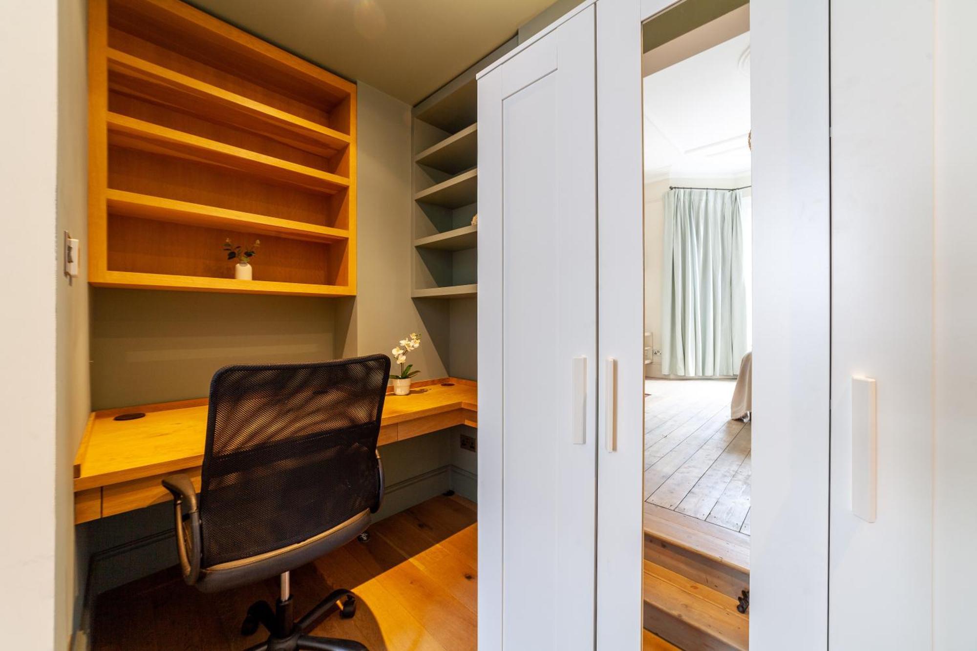 Sophisticated House In Clapham *
