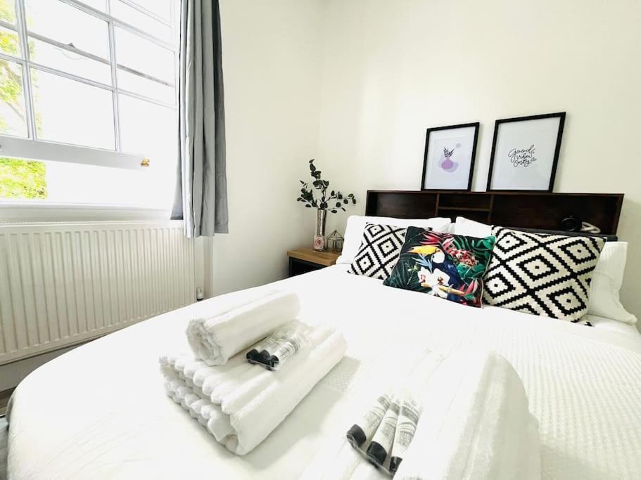 Newly Refurbished Flat In The Heart Of Leilighet London
