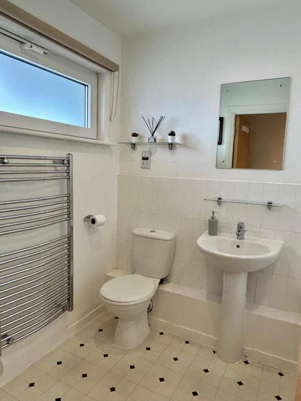 Cozy Flat By Nine Elms Station - Zone 1 - * Londen