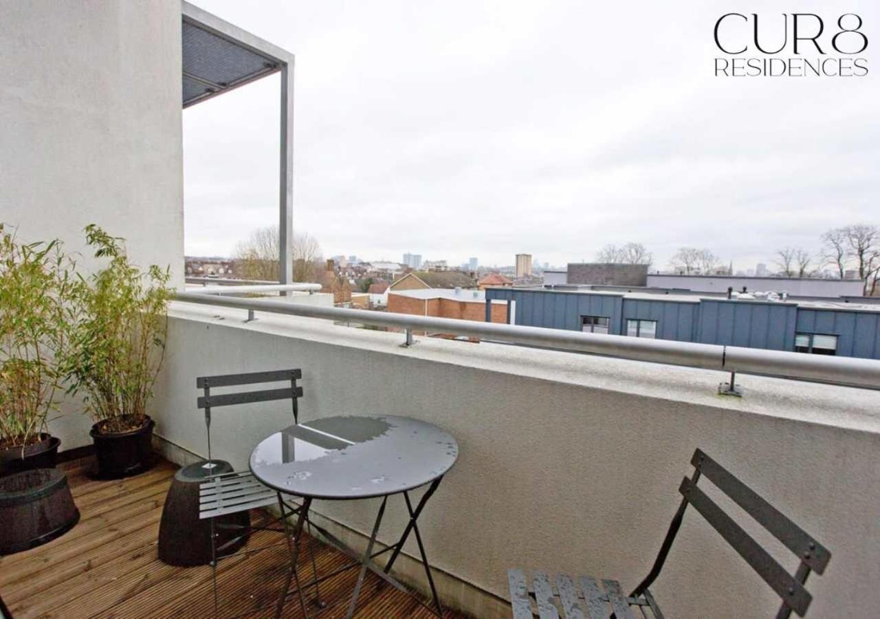 Stylish Penthouse With Views / Balcony Ac Appartement