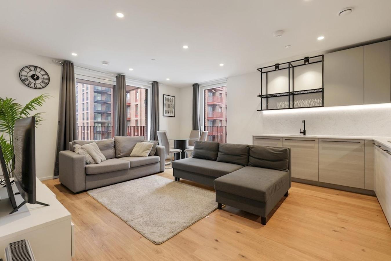 Apartment East 2 Riverside *