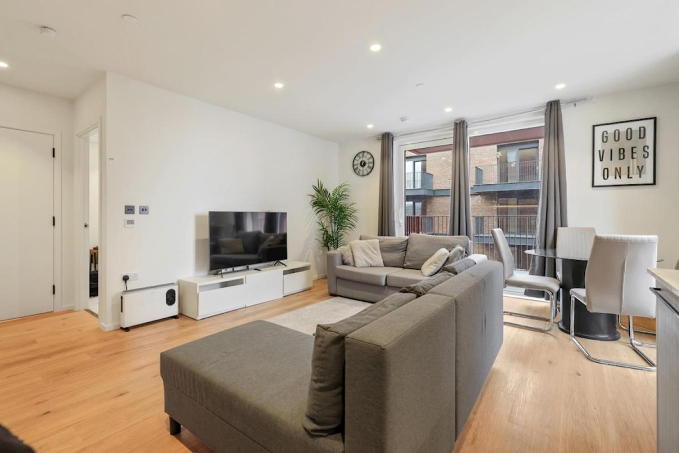 East 2 Riverside * London